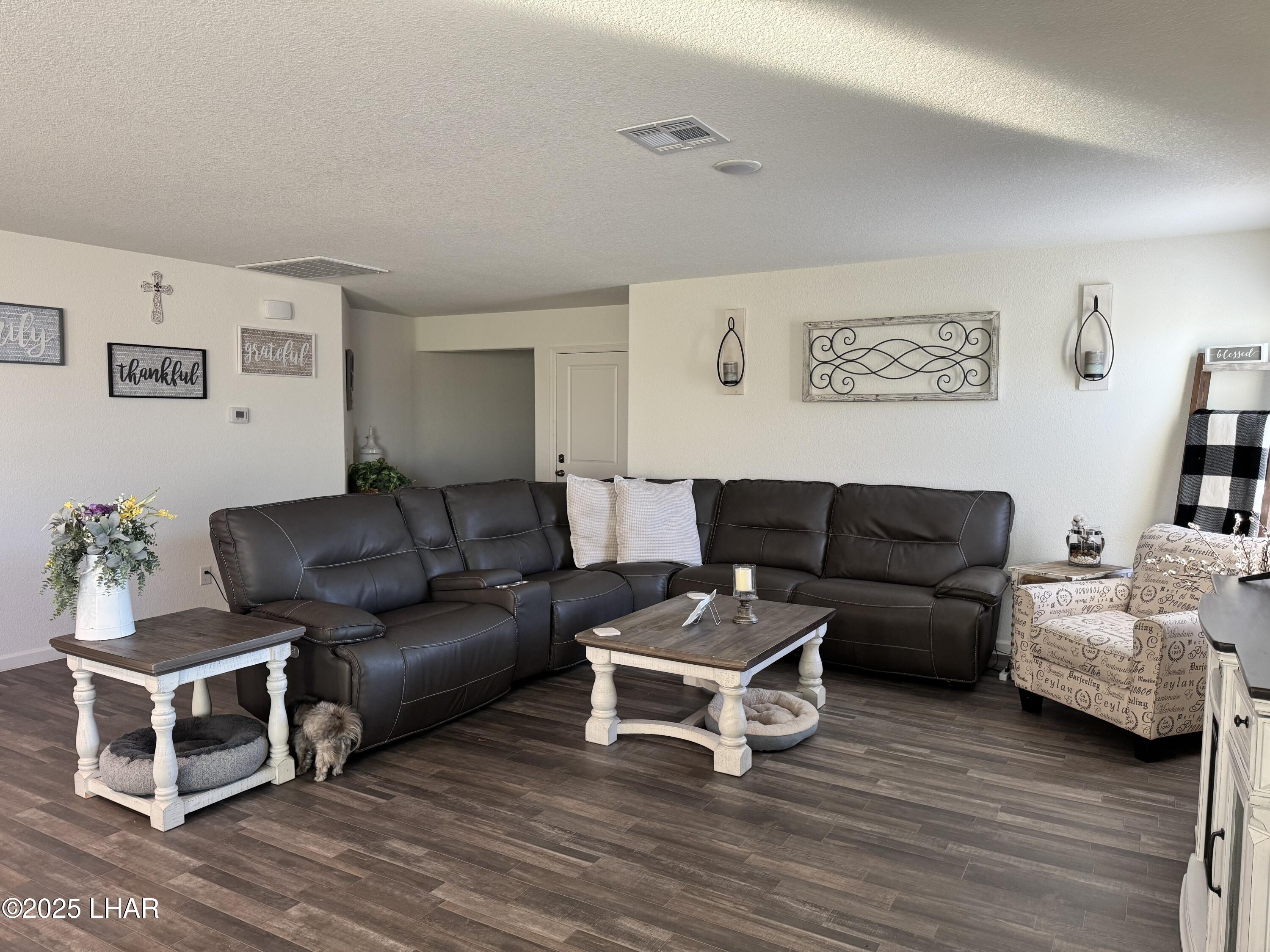 6533 Black Canyon Dr