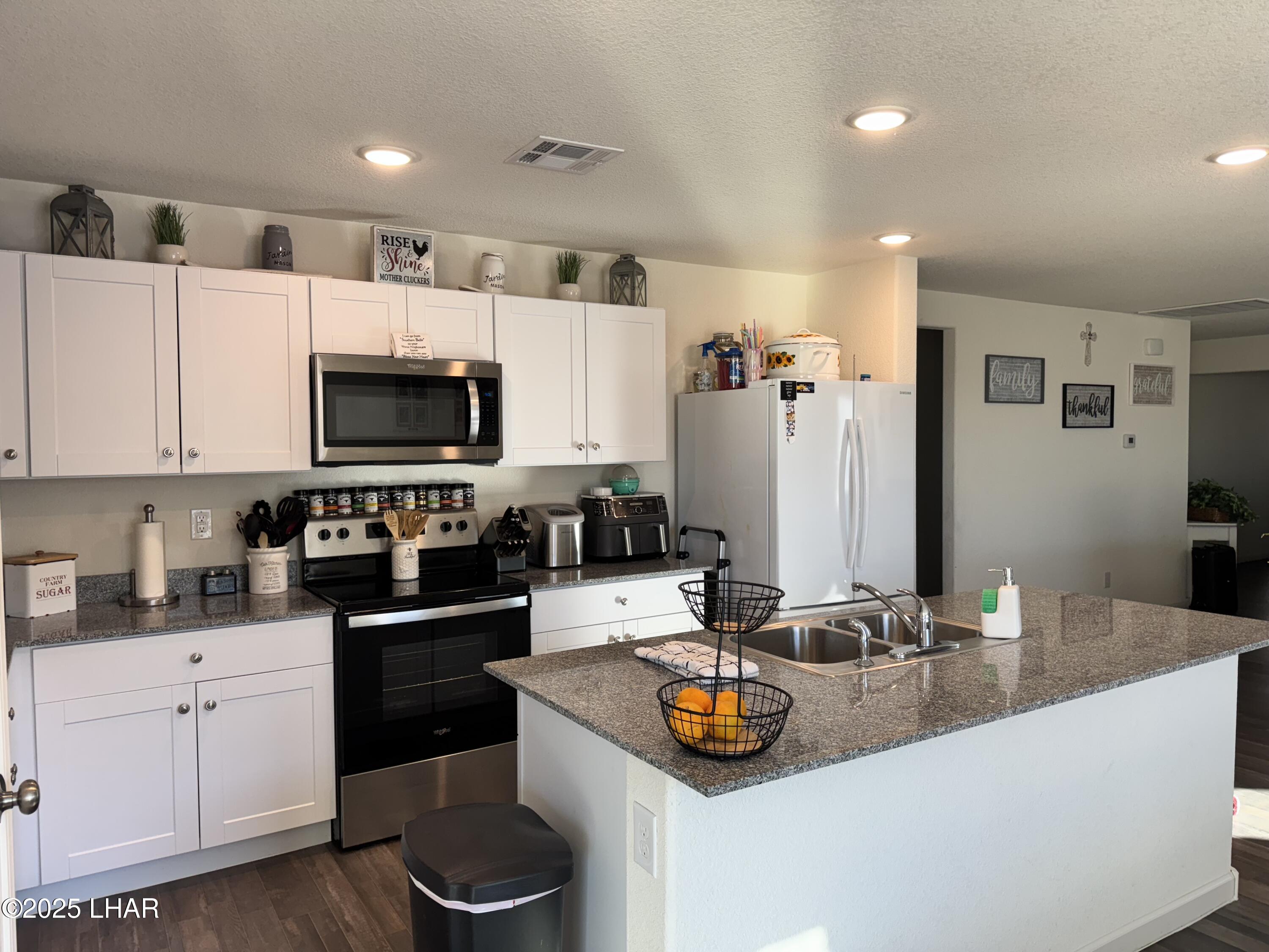 6533 Black Canyon Dr