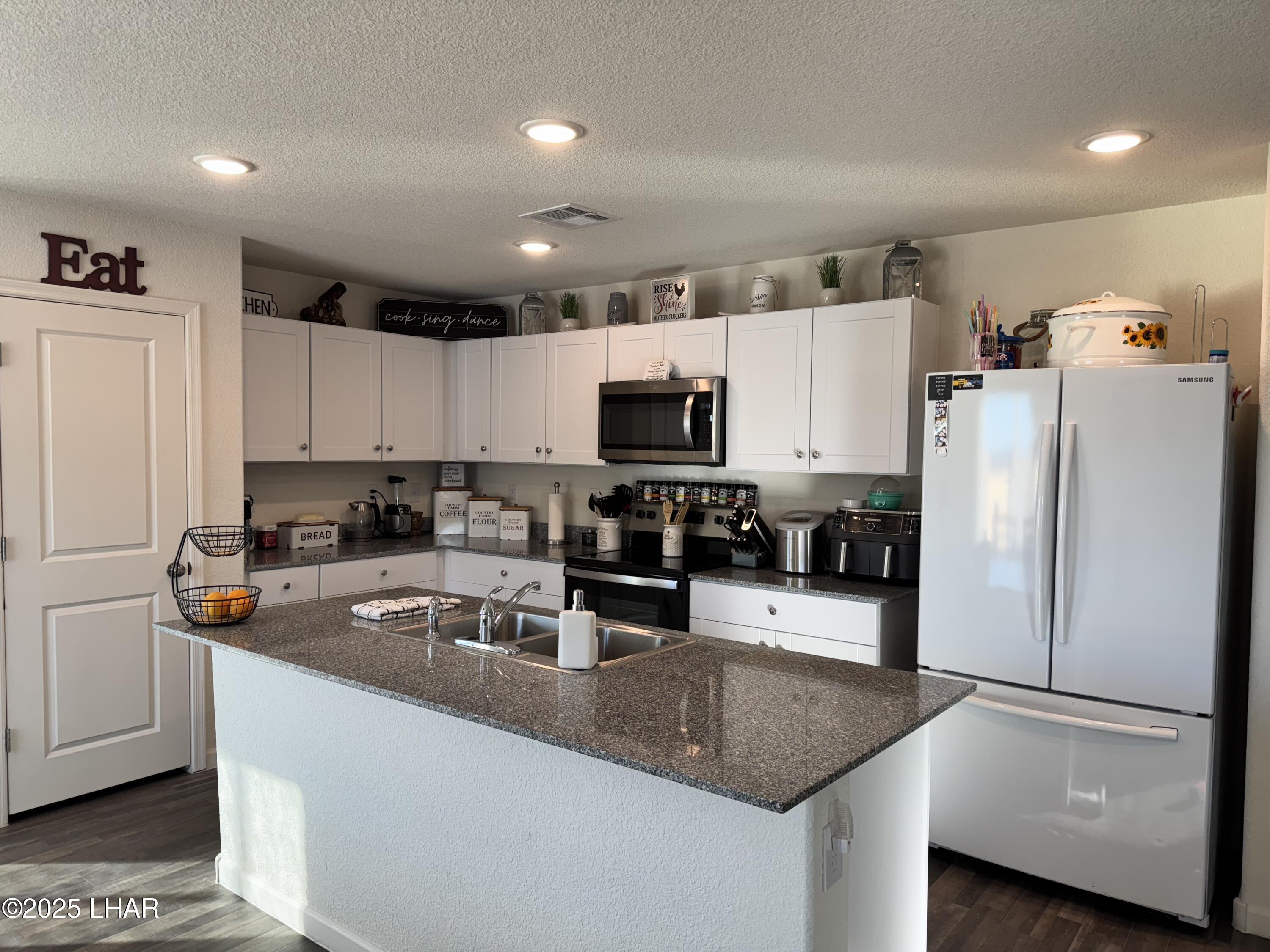 6533 Black Canyon Dr