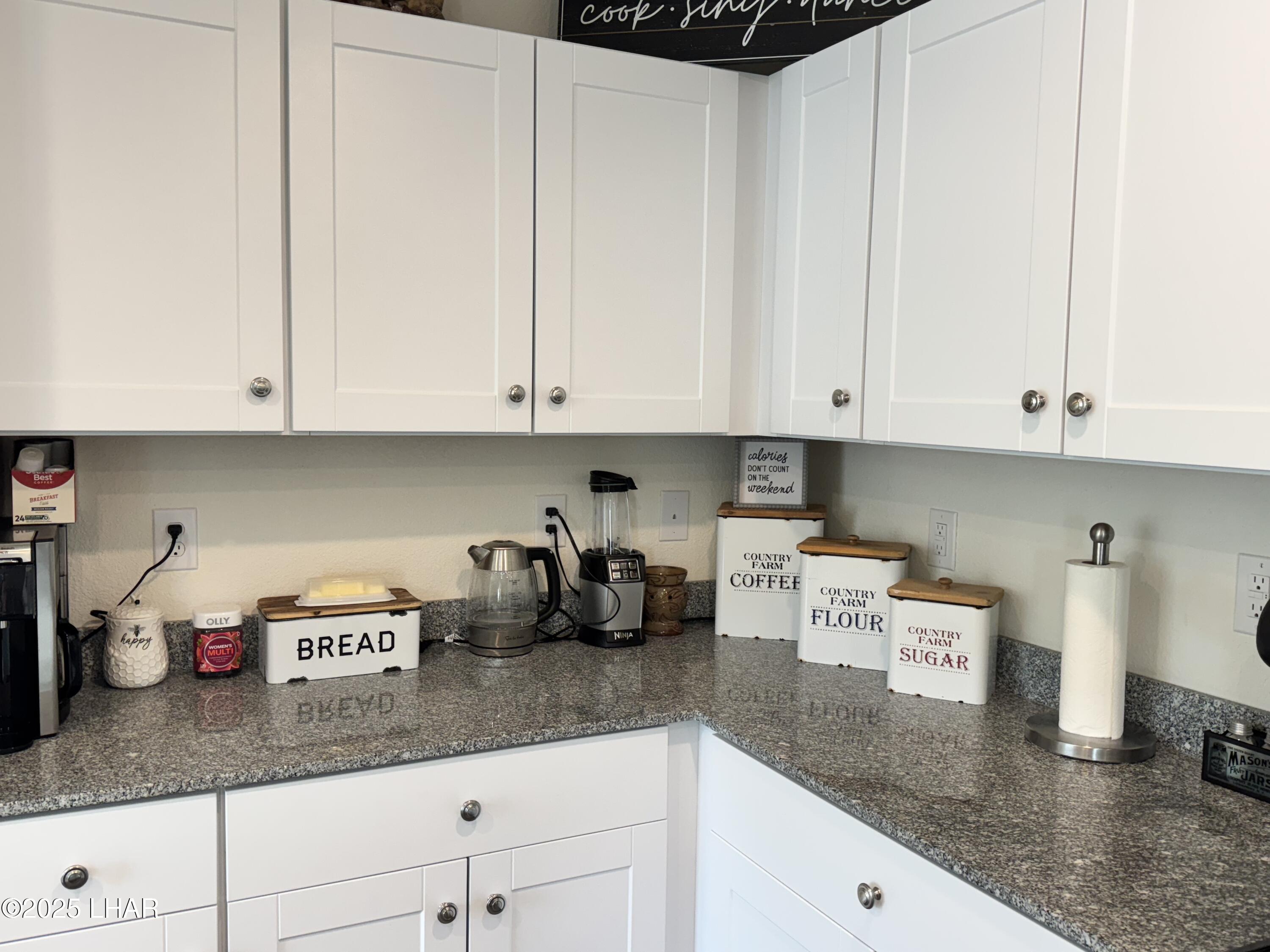 6533 Black Canyon Dr