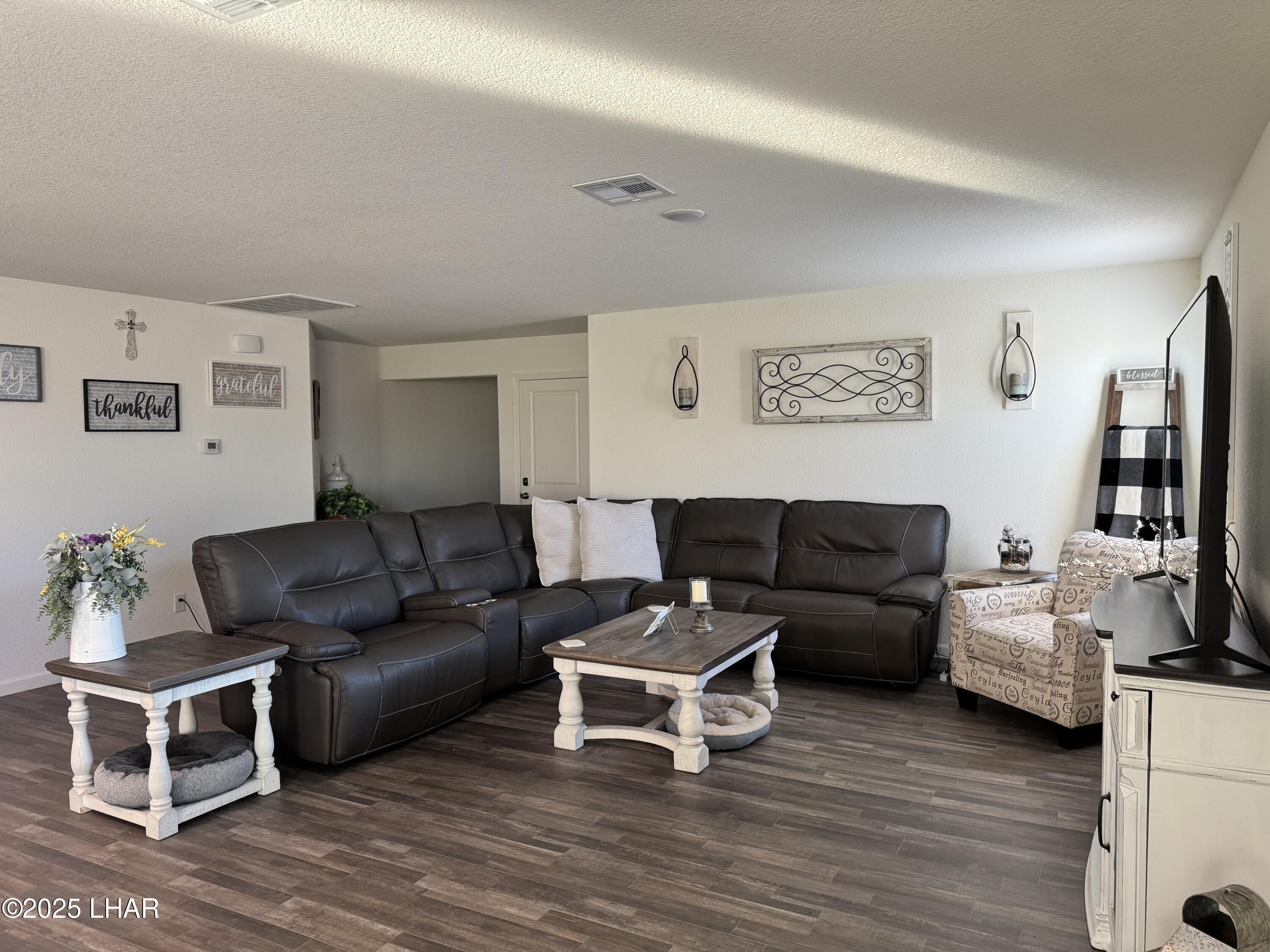 6533 Black Canyon Dr