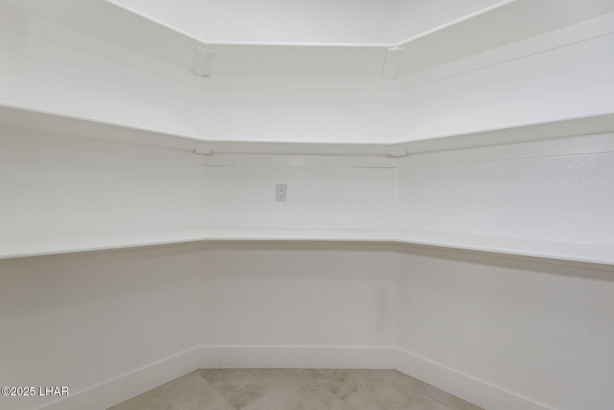 5708 Desert Lakes Dr