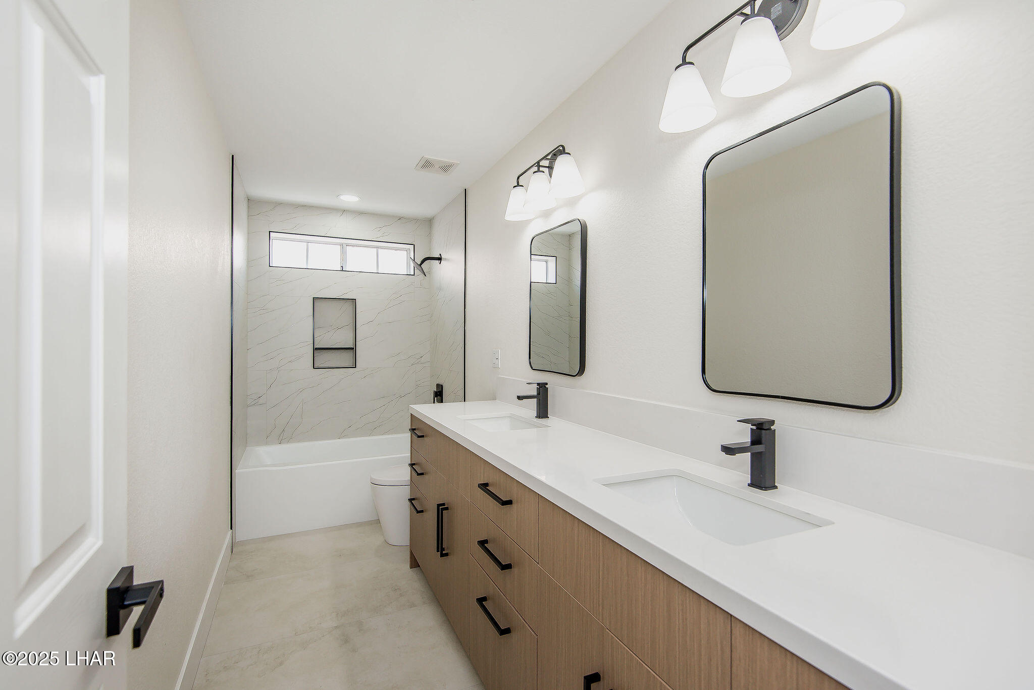 5708 Desert Lakes Dr