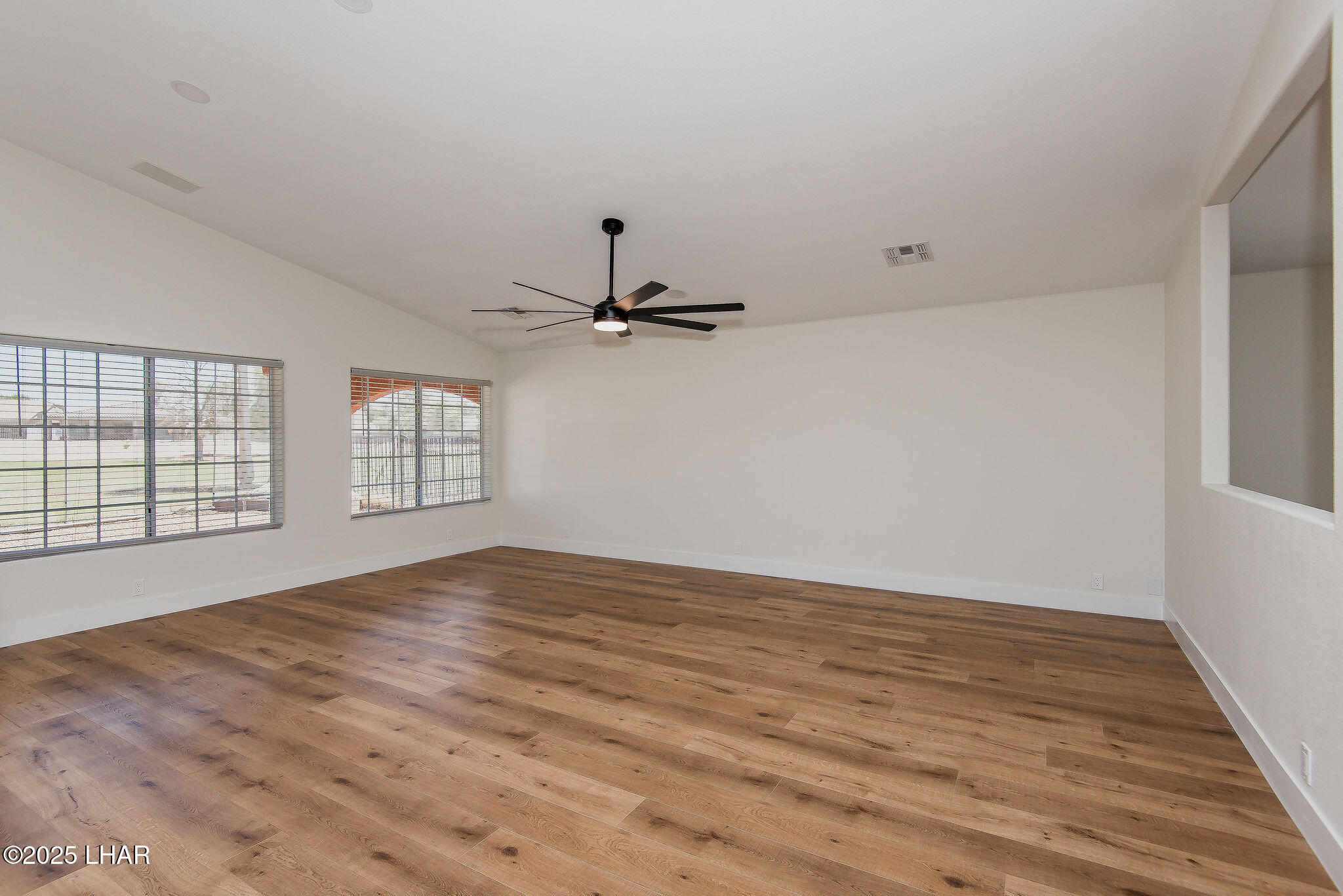 5708 Desert Lakes Dr