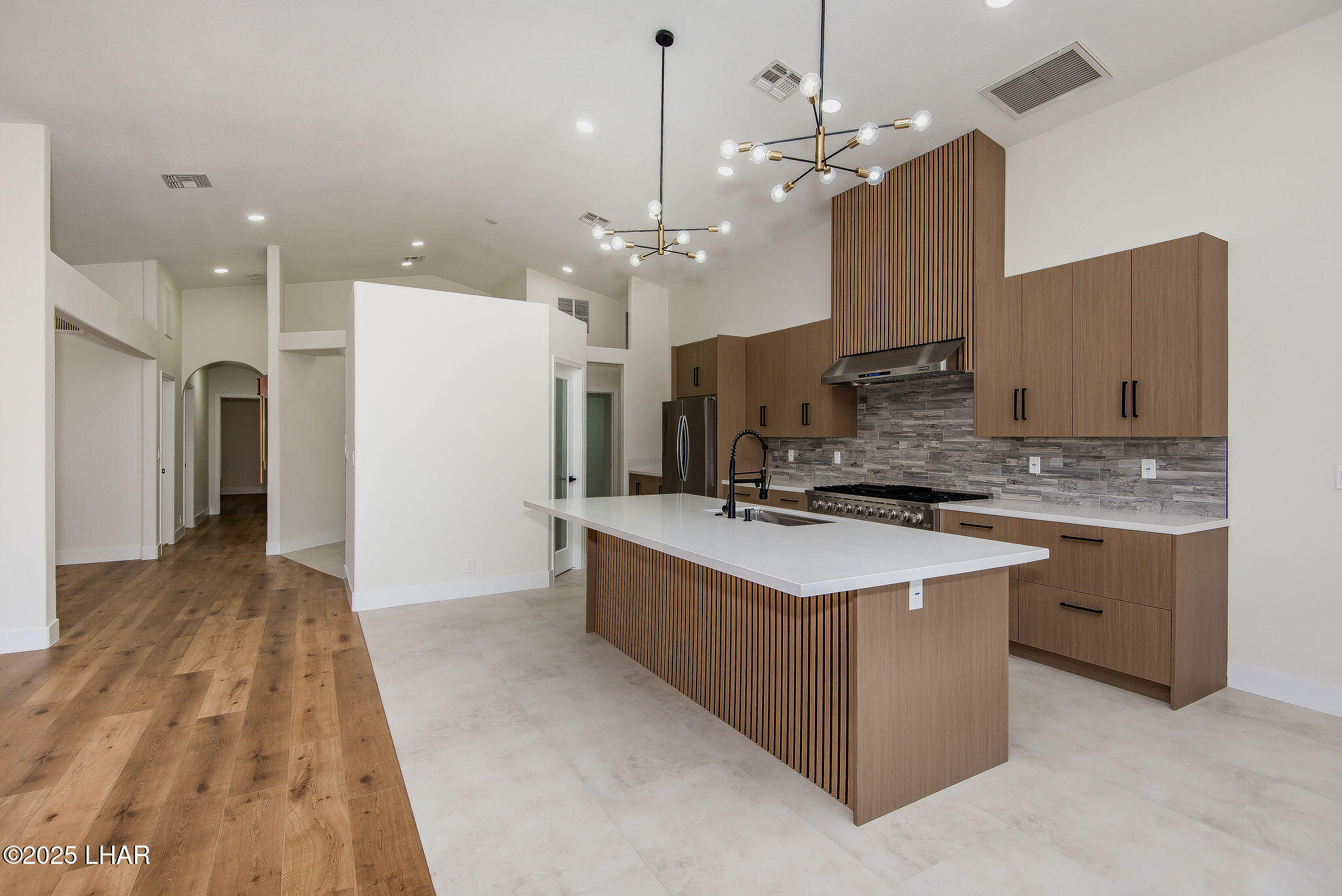 5708 Desert Lakes Dr