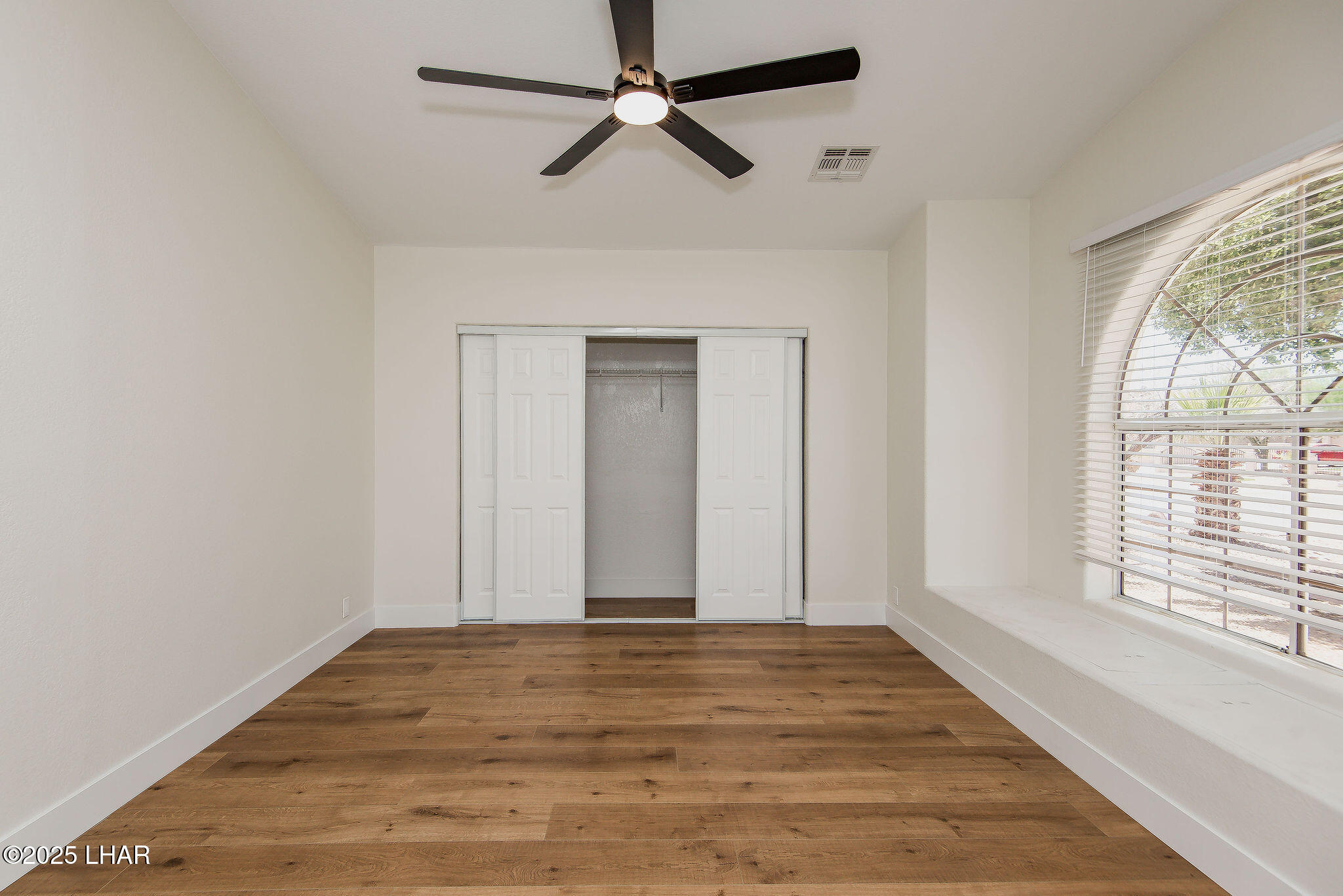 5708 Desert Lakes Dr