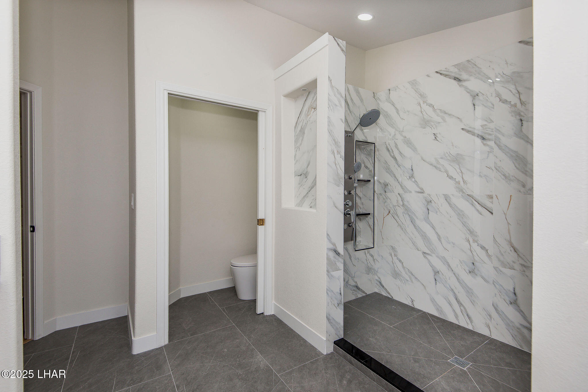 5708 Desert Lakes Dr