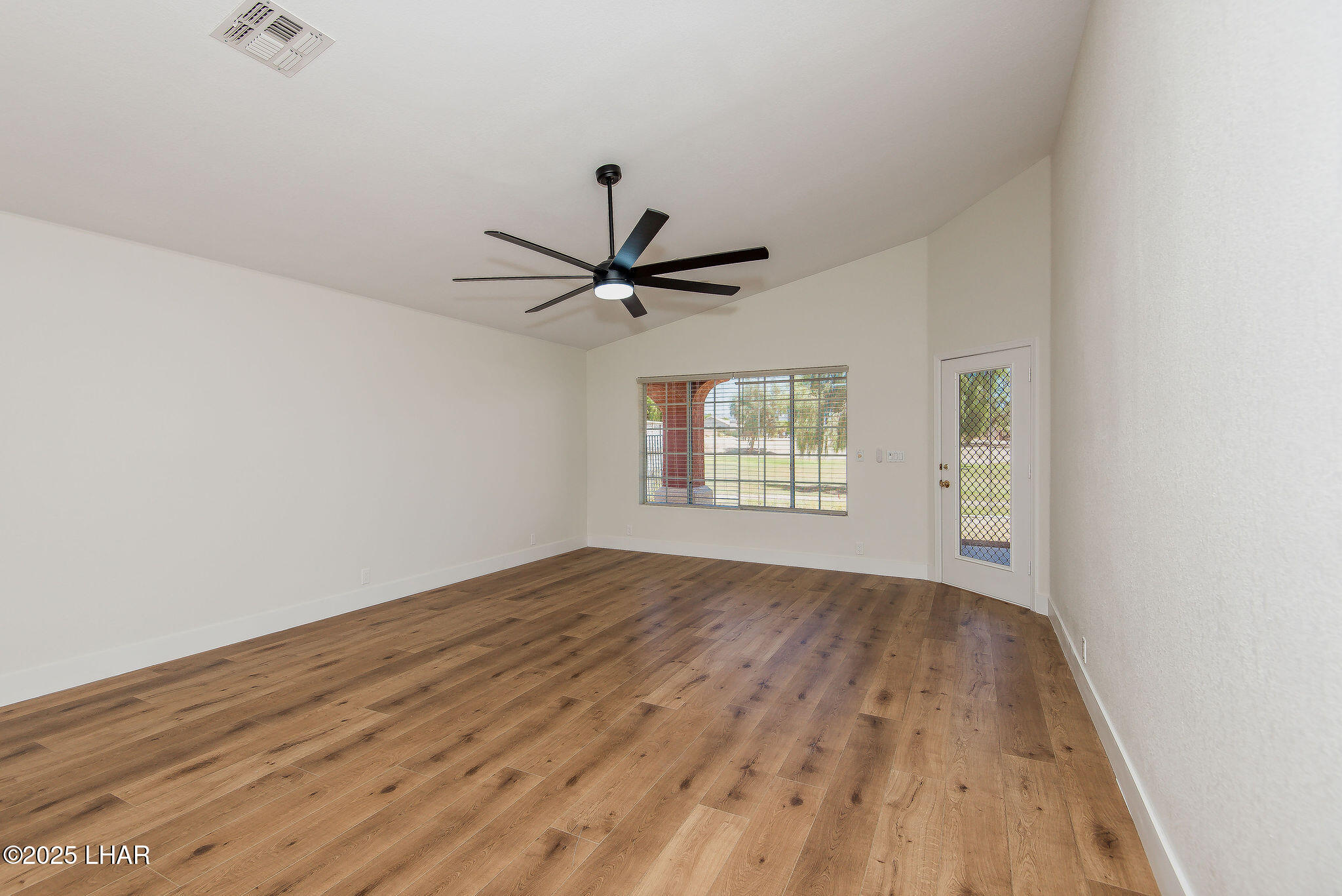 5708 Desert Lakes Dr