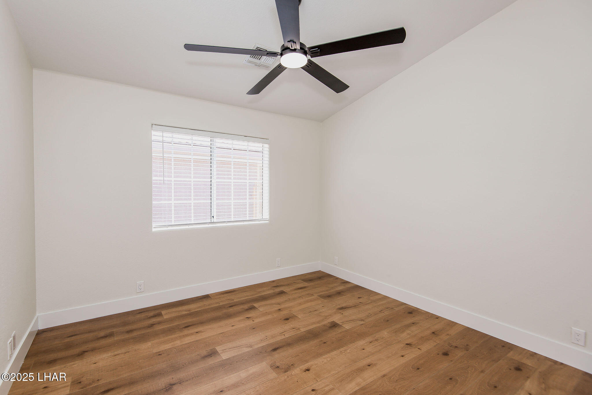 5708 Desert Lakes Dr