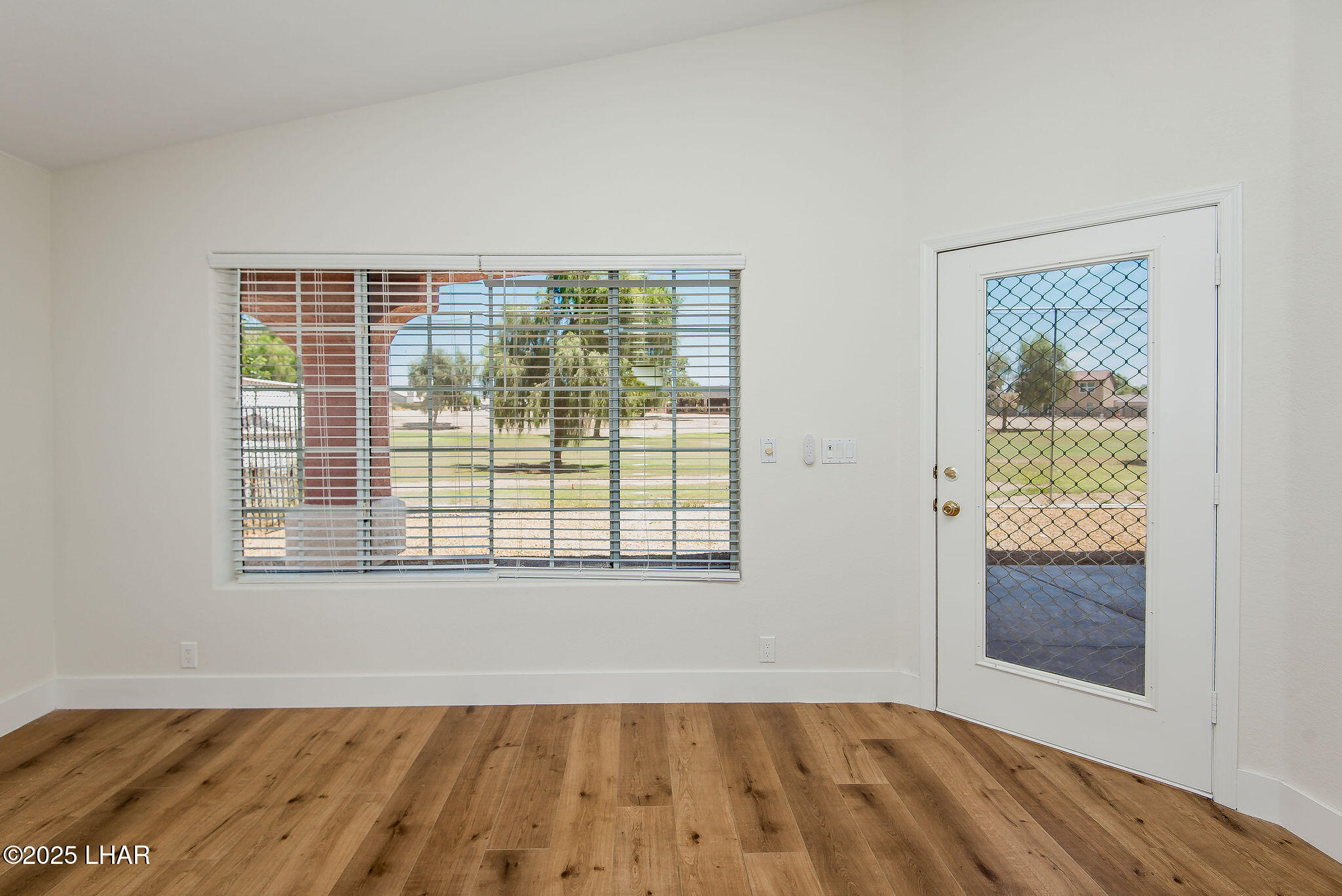 5708 Desert Lakes Dr