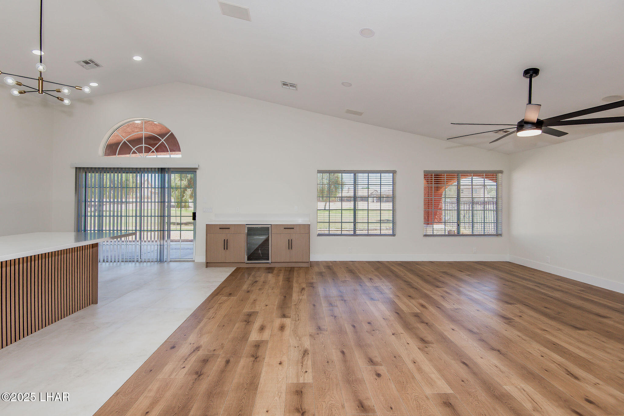 5708 Desert Lakes Dr