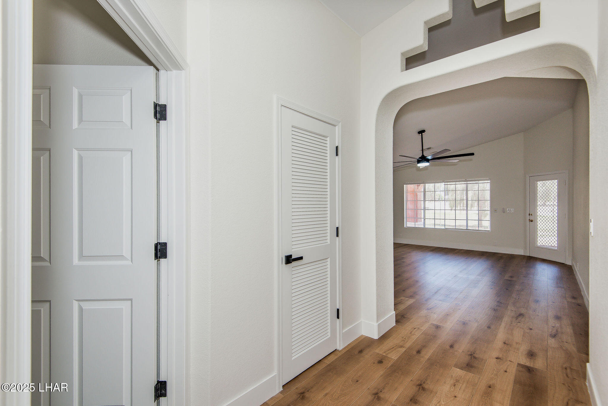 5708 Desert Lakes Dr