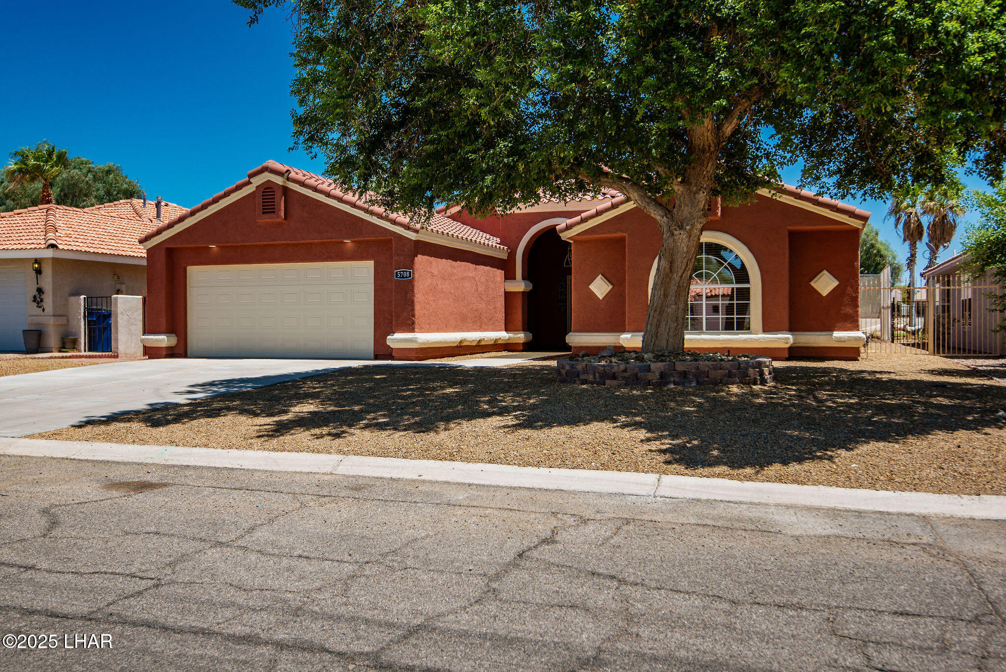 5708 Desert Lakes Dr