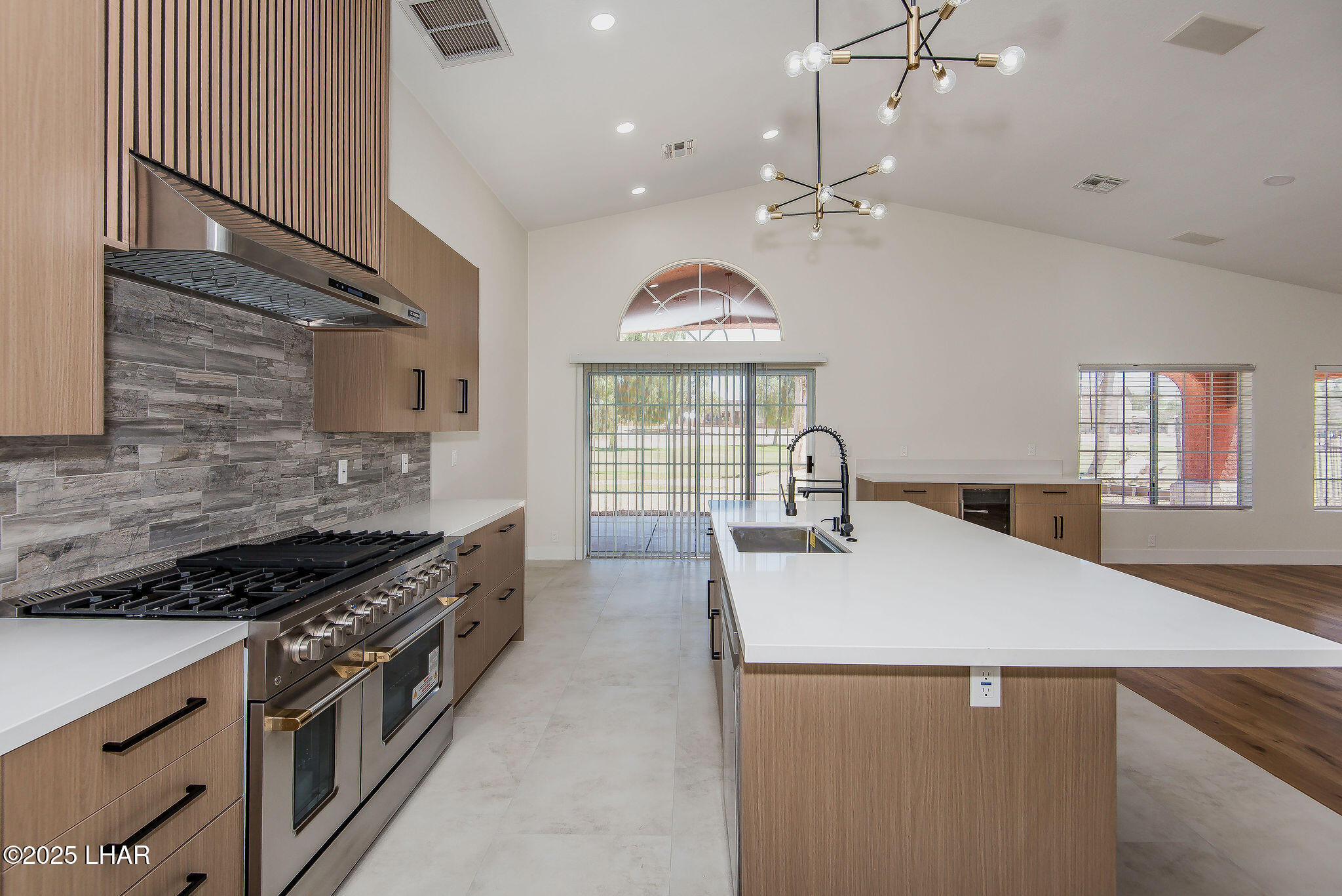 5708 Desert Lakes Dr