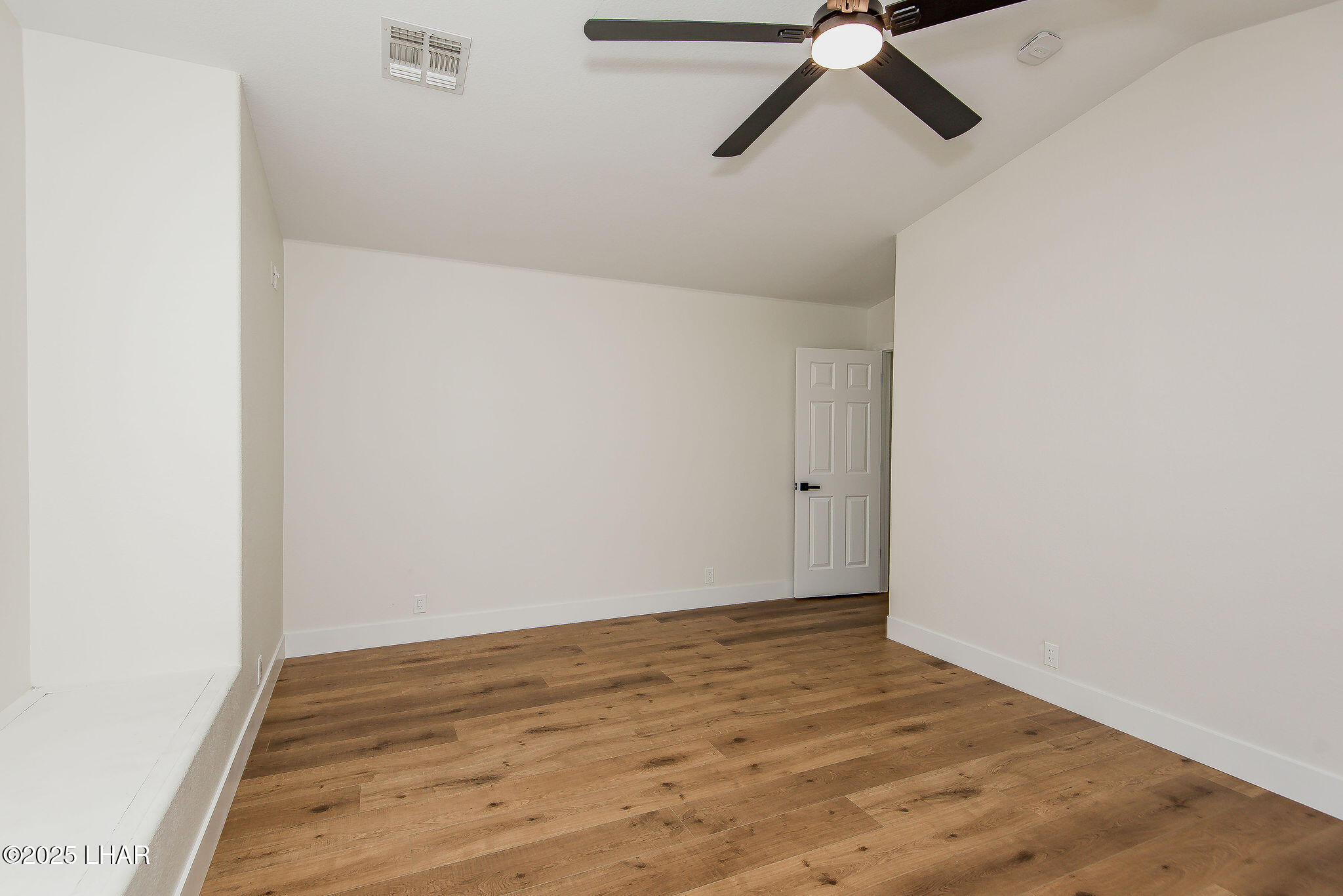 5708 Desert Lakes Dr