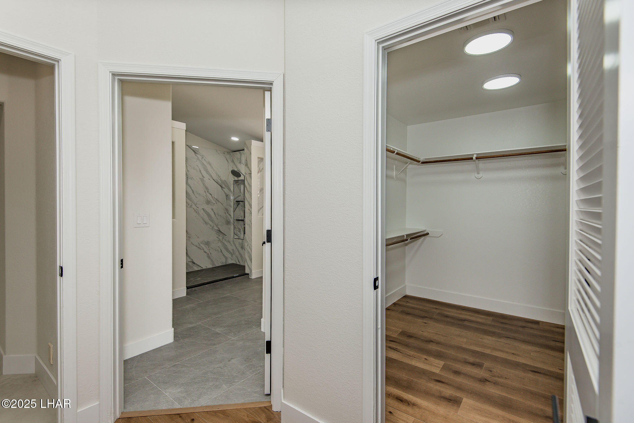 5708 Desert Lakes Dr