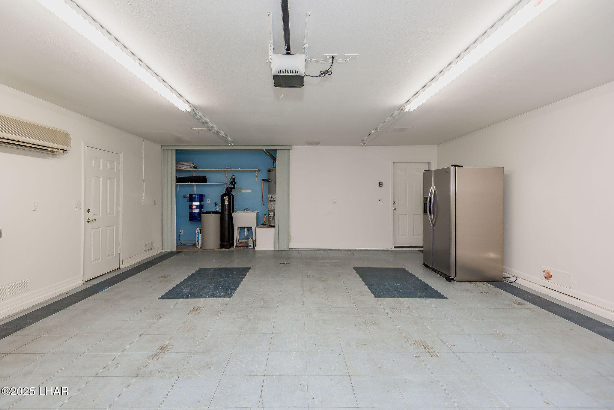 5708 Desert Lakes Dr