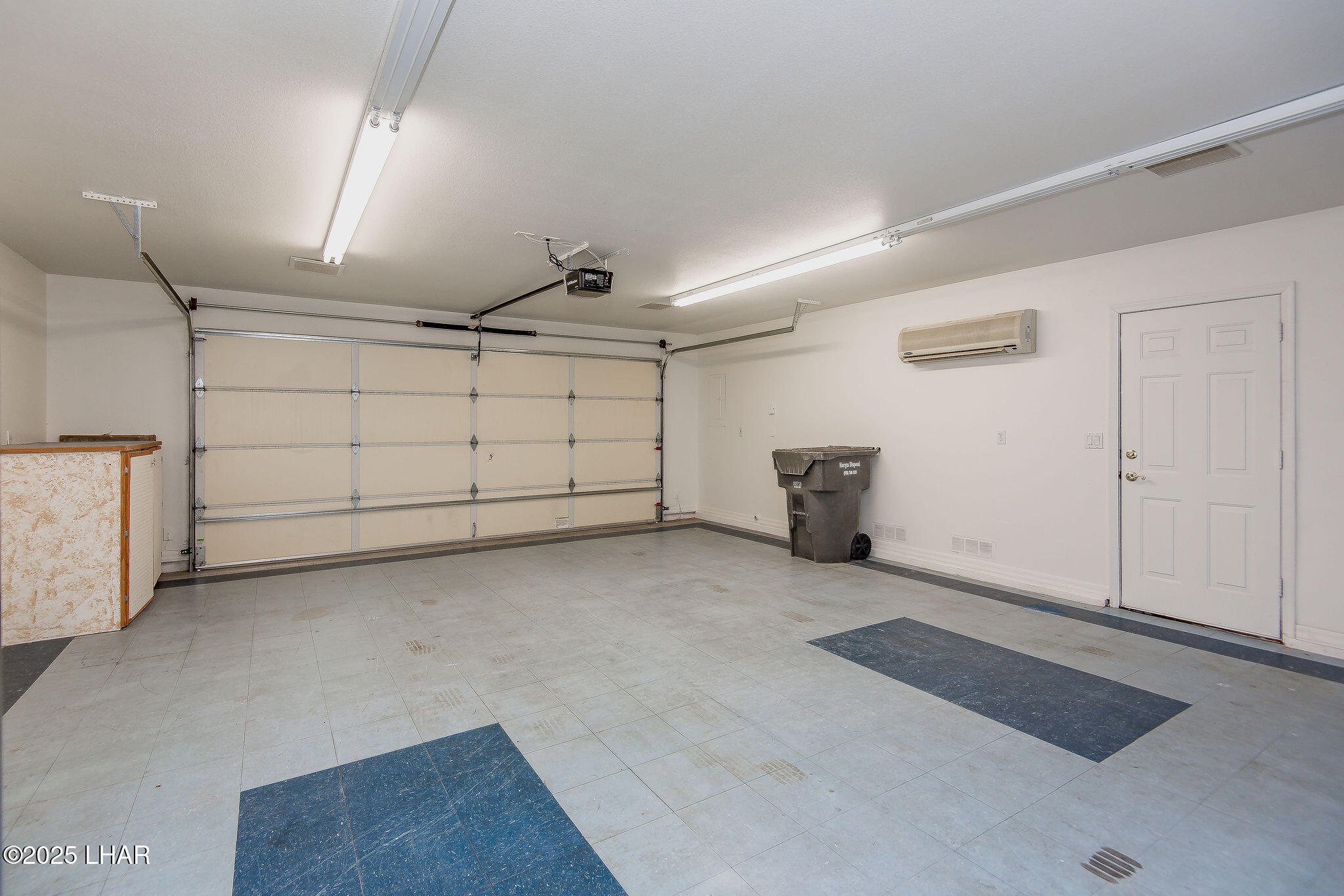 5708 Desert Lakes Dr