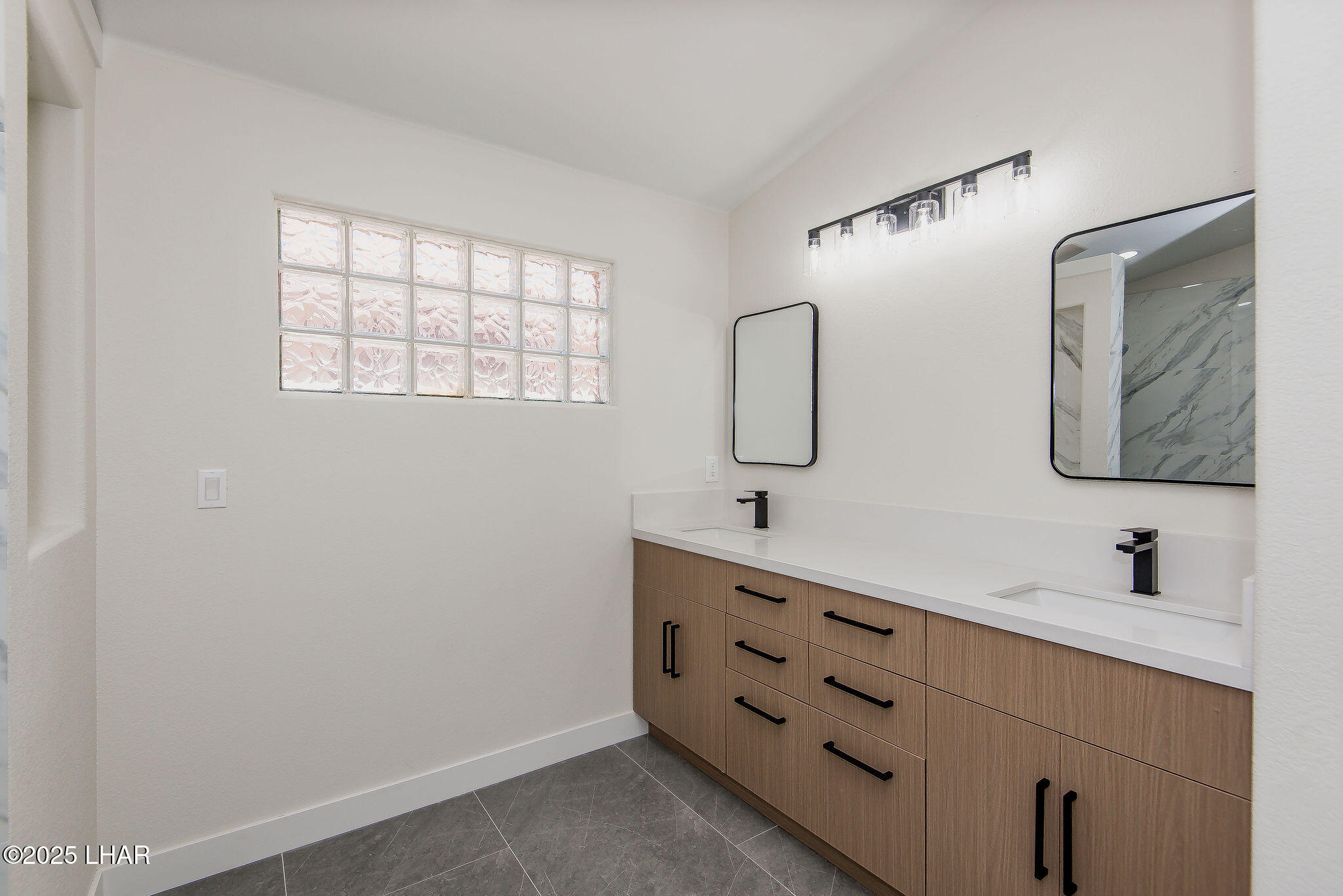 5708 Desert Lakes Dr