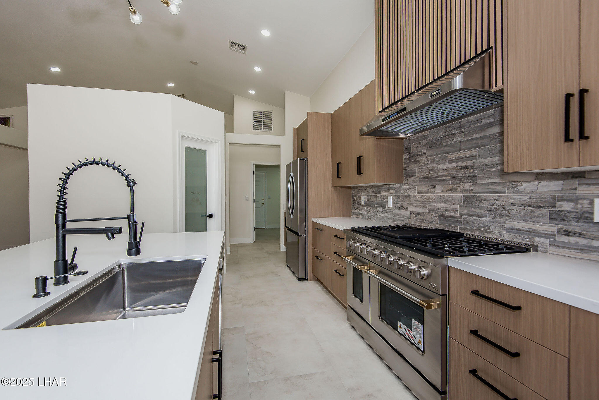 5708 Desert Lakes Dr