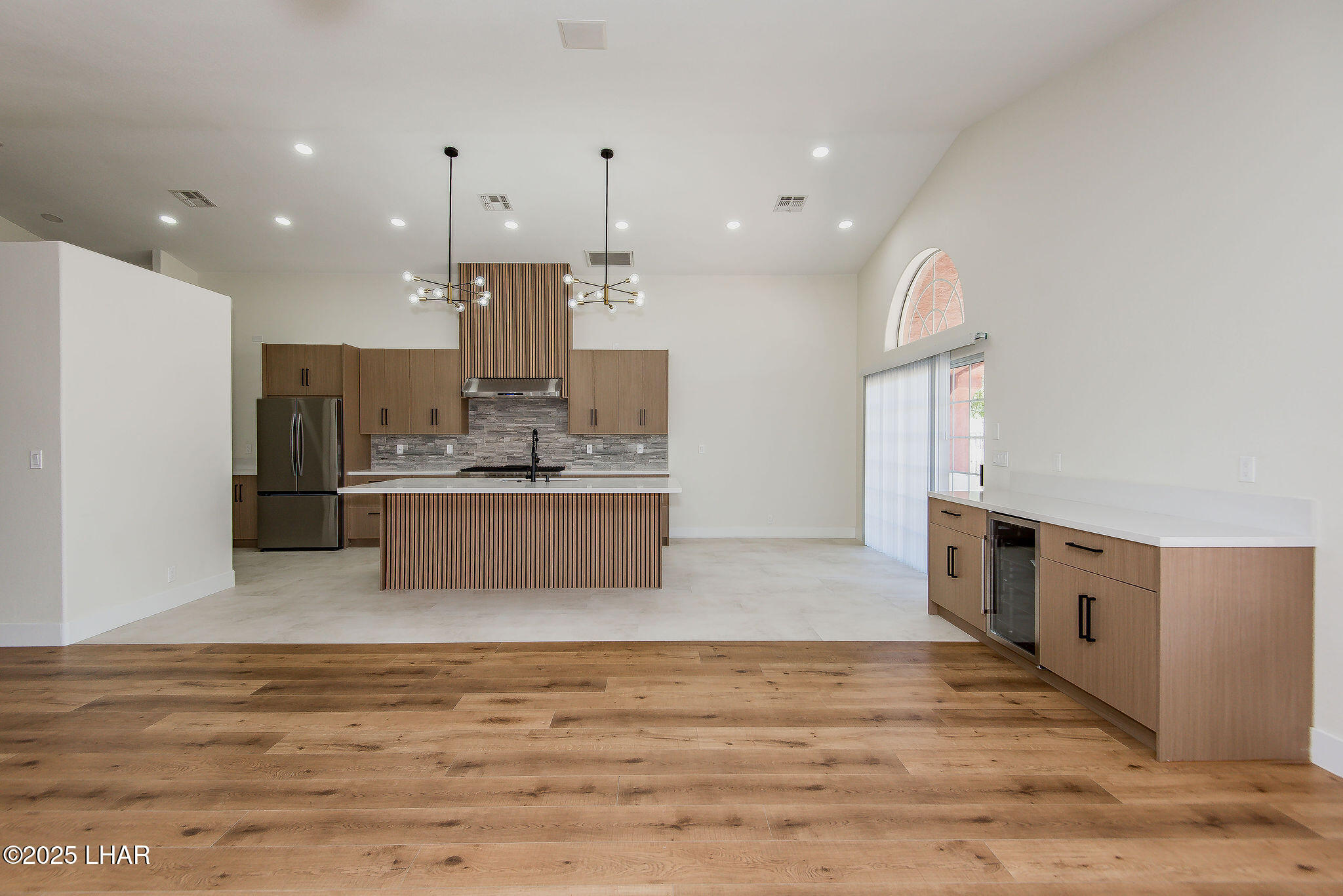 5708 Desert Lakes Dr