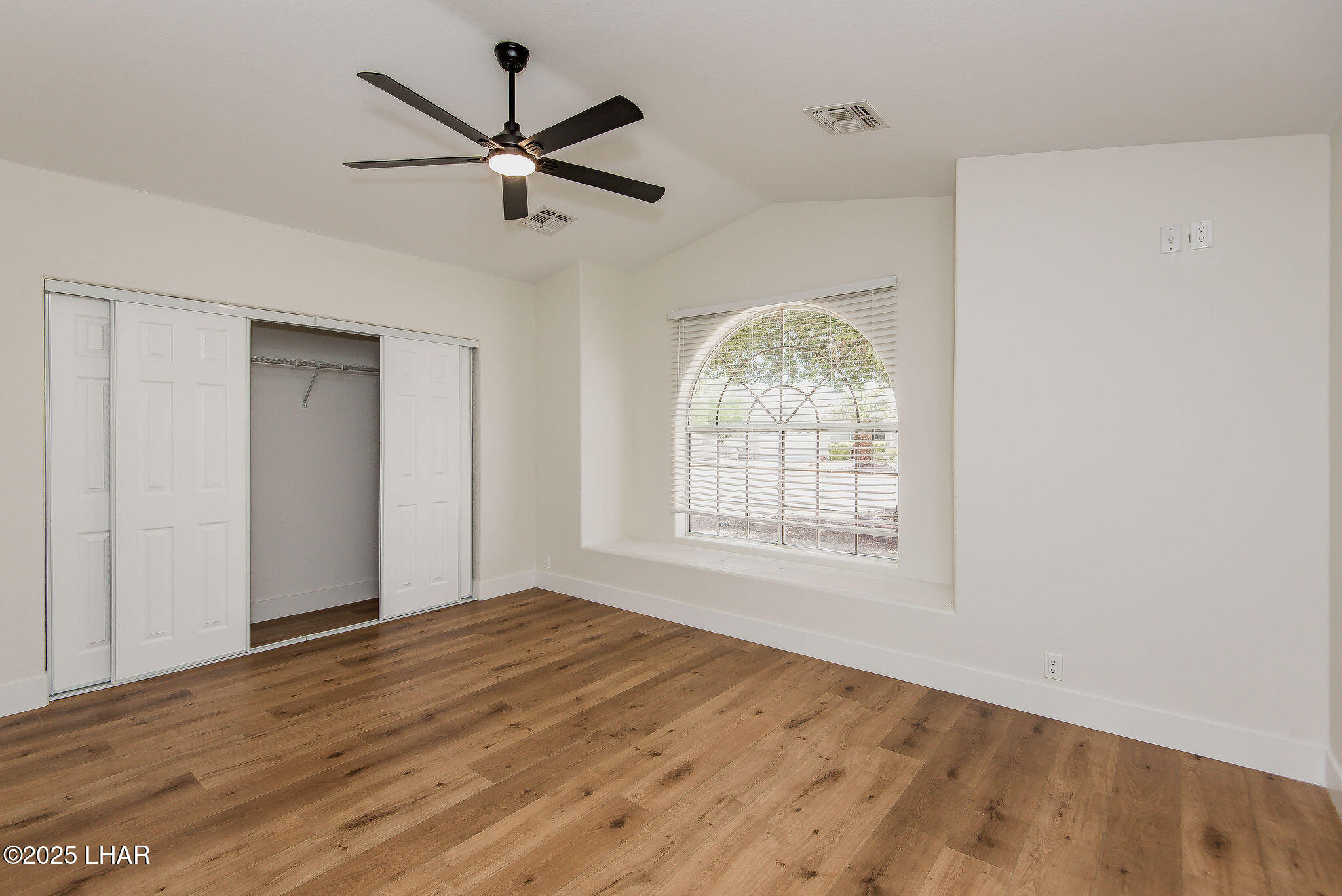 5708 Desert Lakes Dr