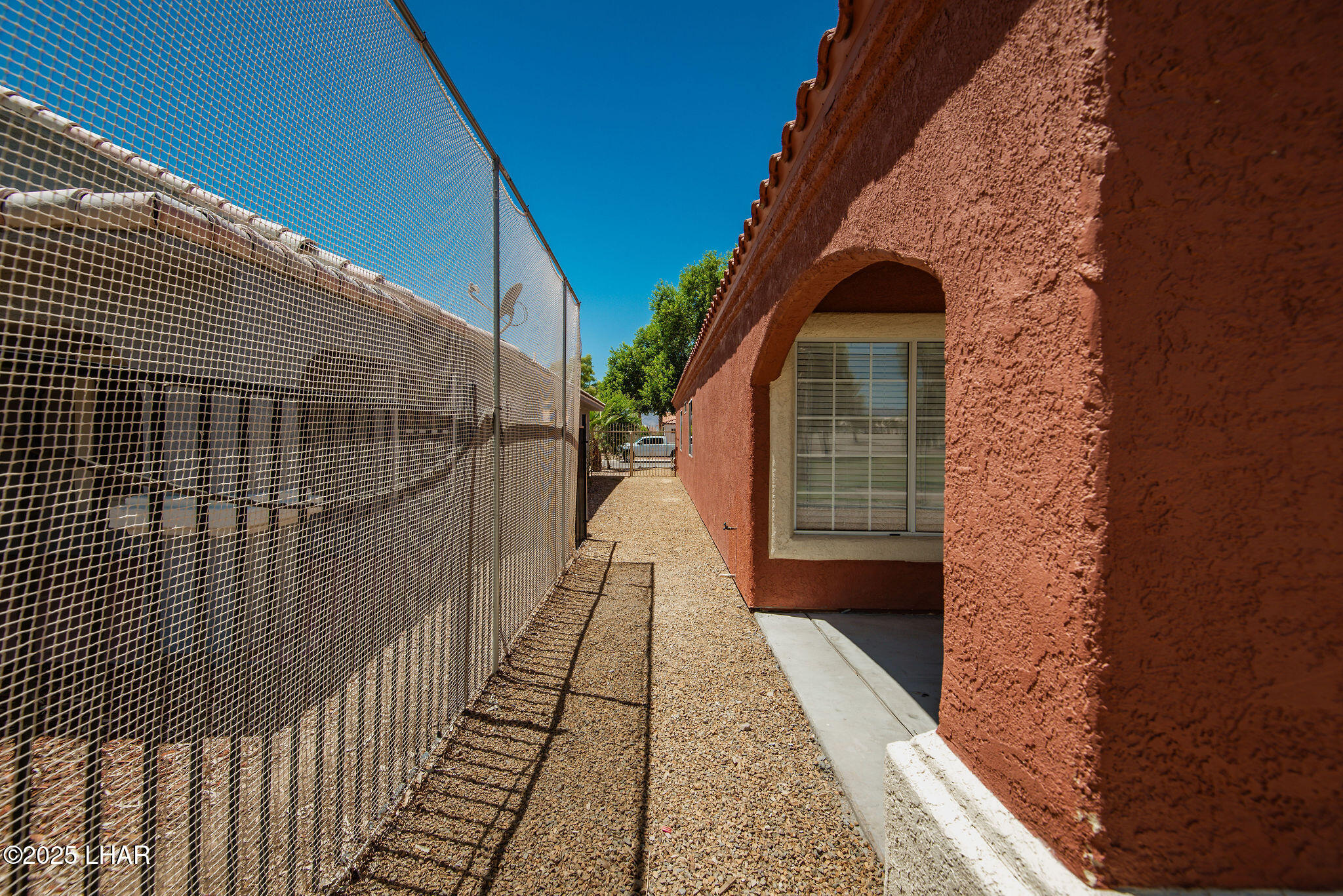 5708 Desert Lakes Dr