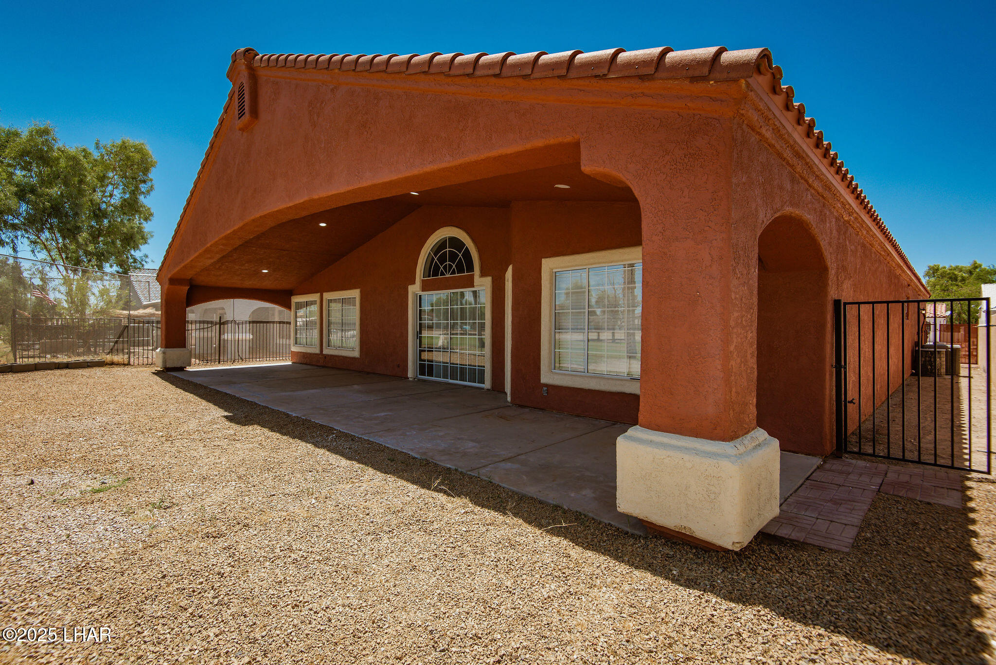 5708 Desert Lakes Dr