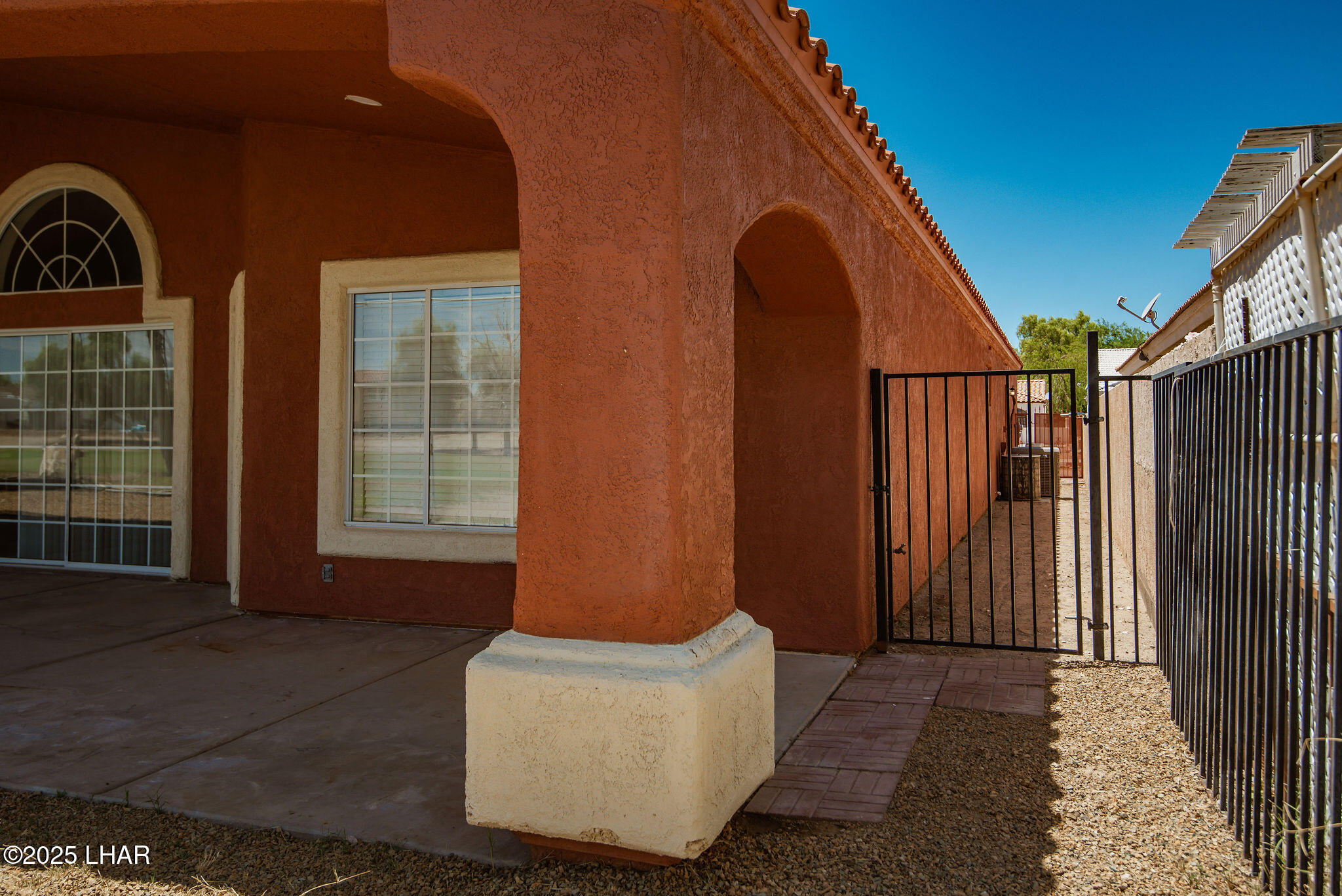 5708 Desert Lakes Dr