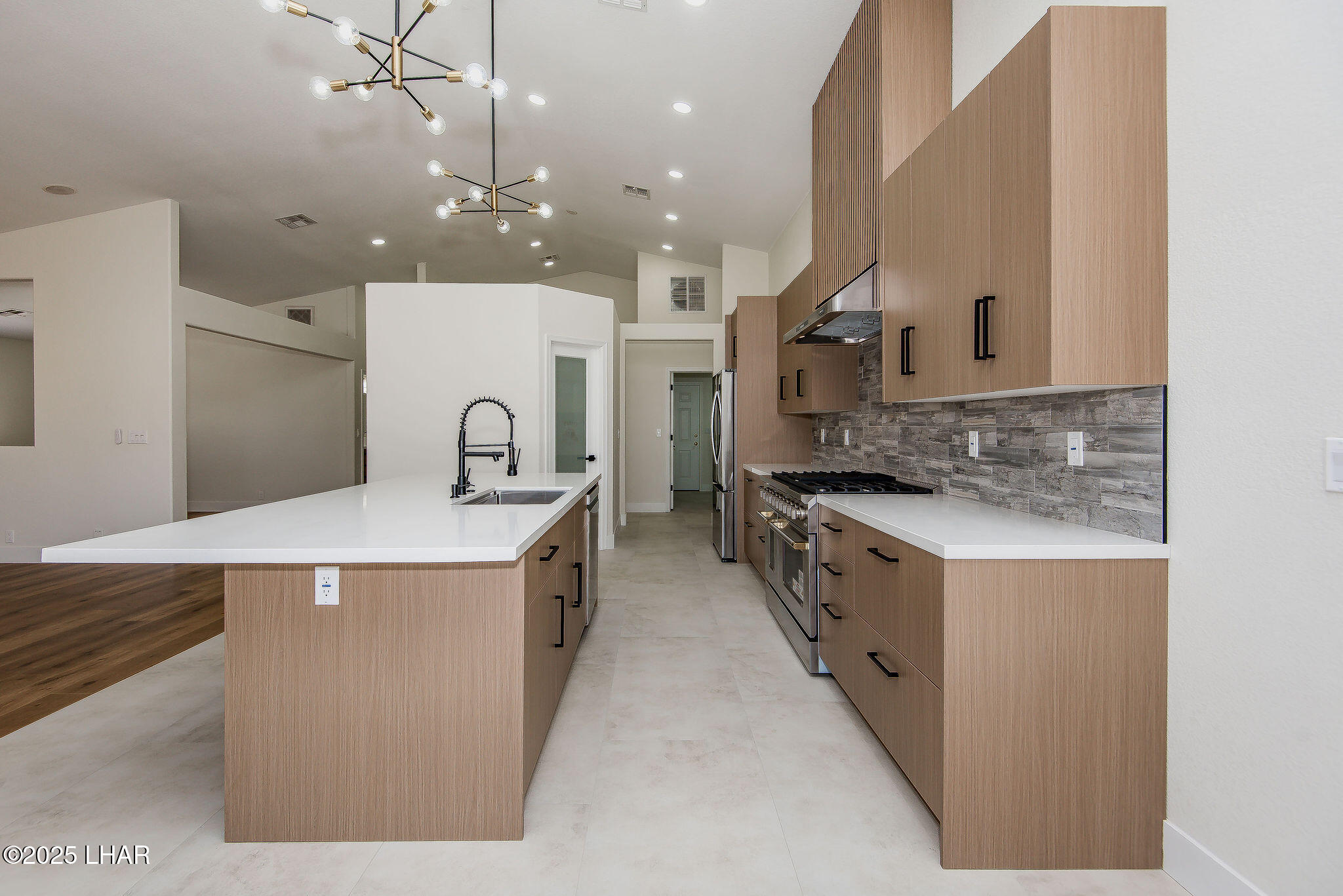 5708 Desert Lakes Dr