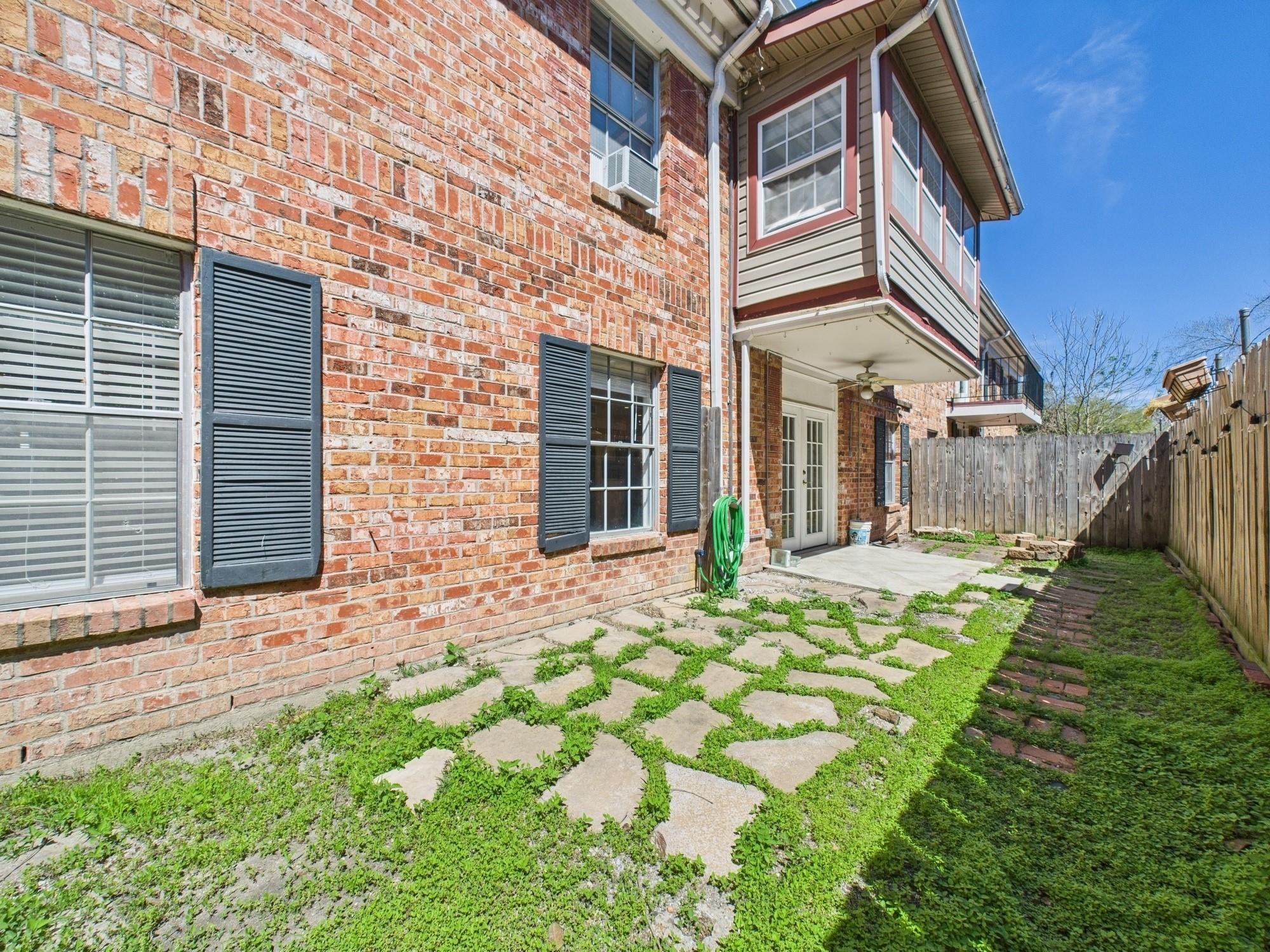 2824 Briarhurst Drive # 13, Houston Unit: 13