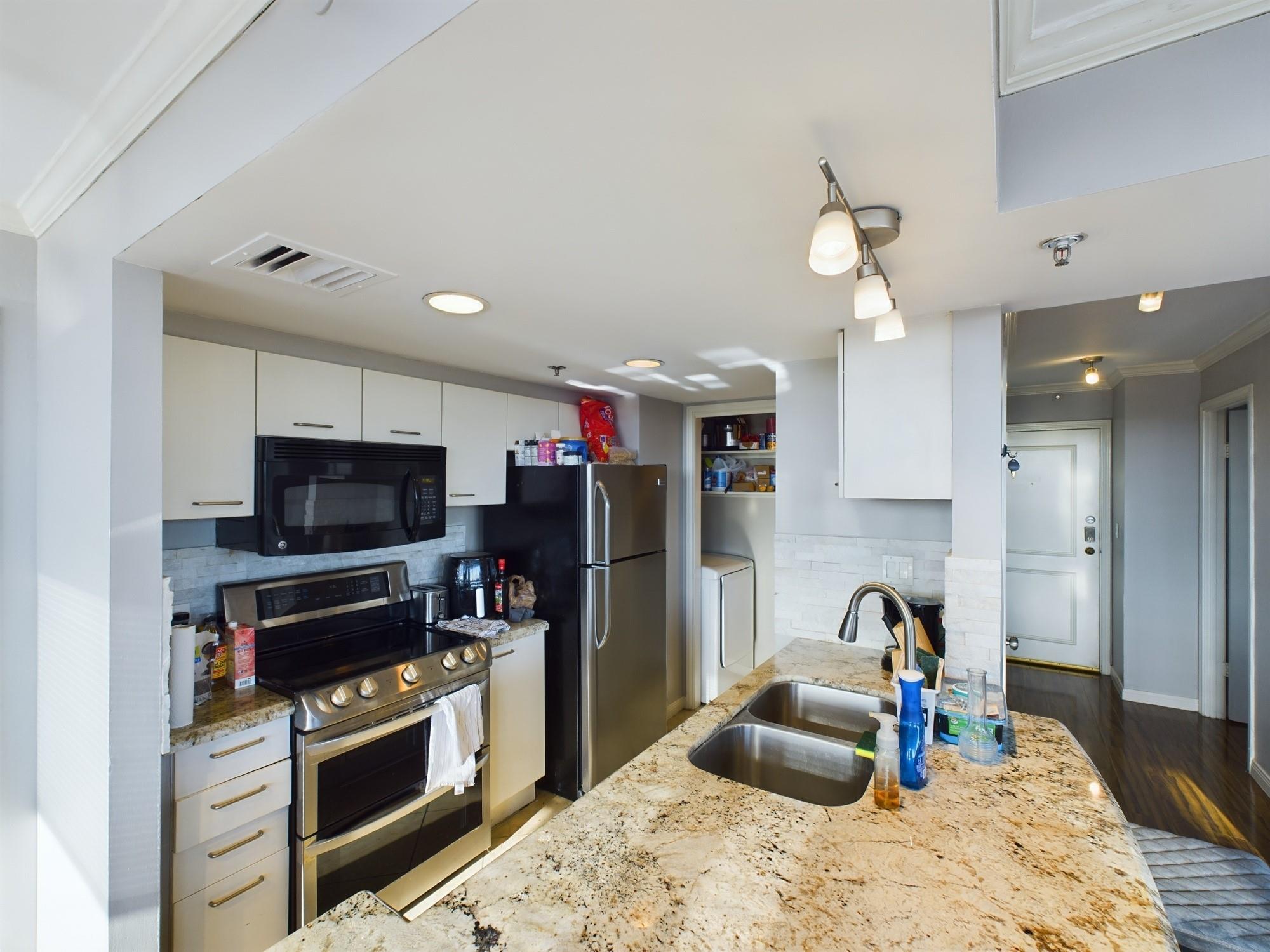 3525 Sage Road # 403
