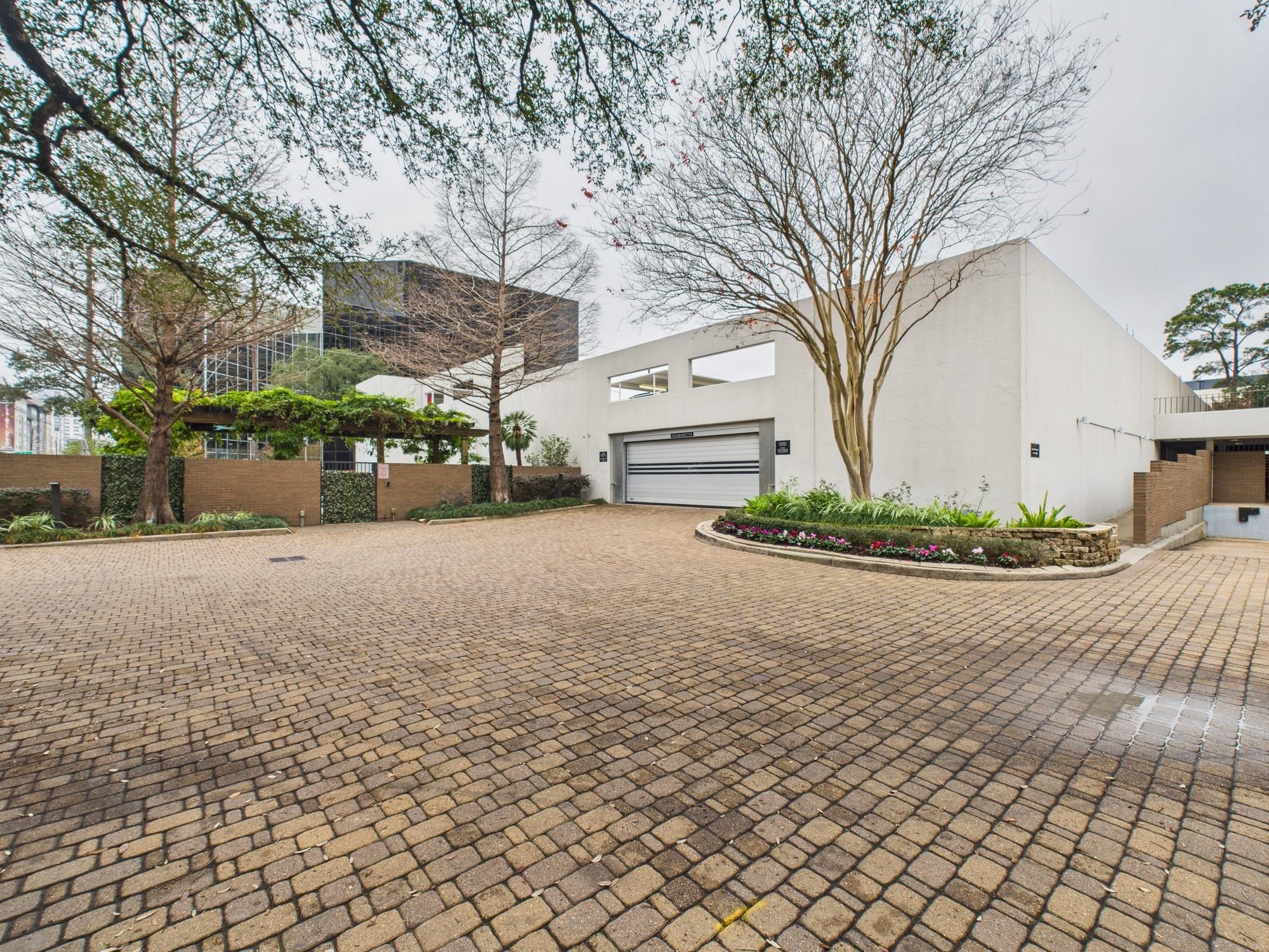 5001 Woodway Drive # 1104