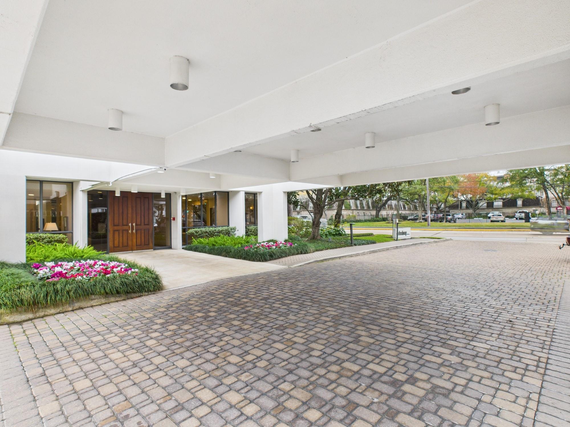 5001 Woodway Drive # 1104