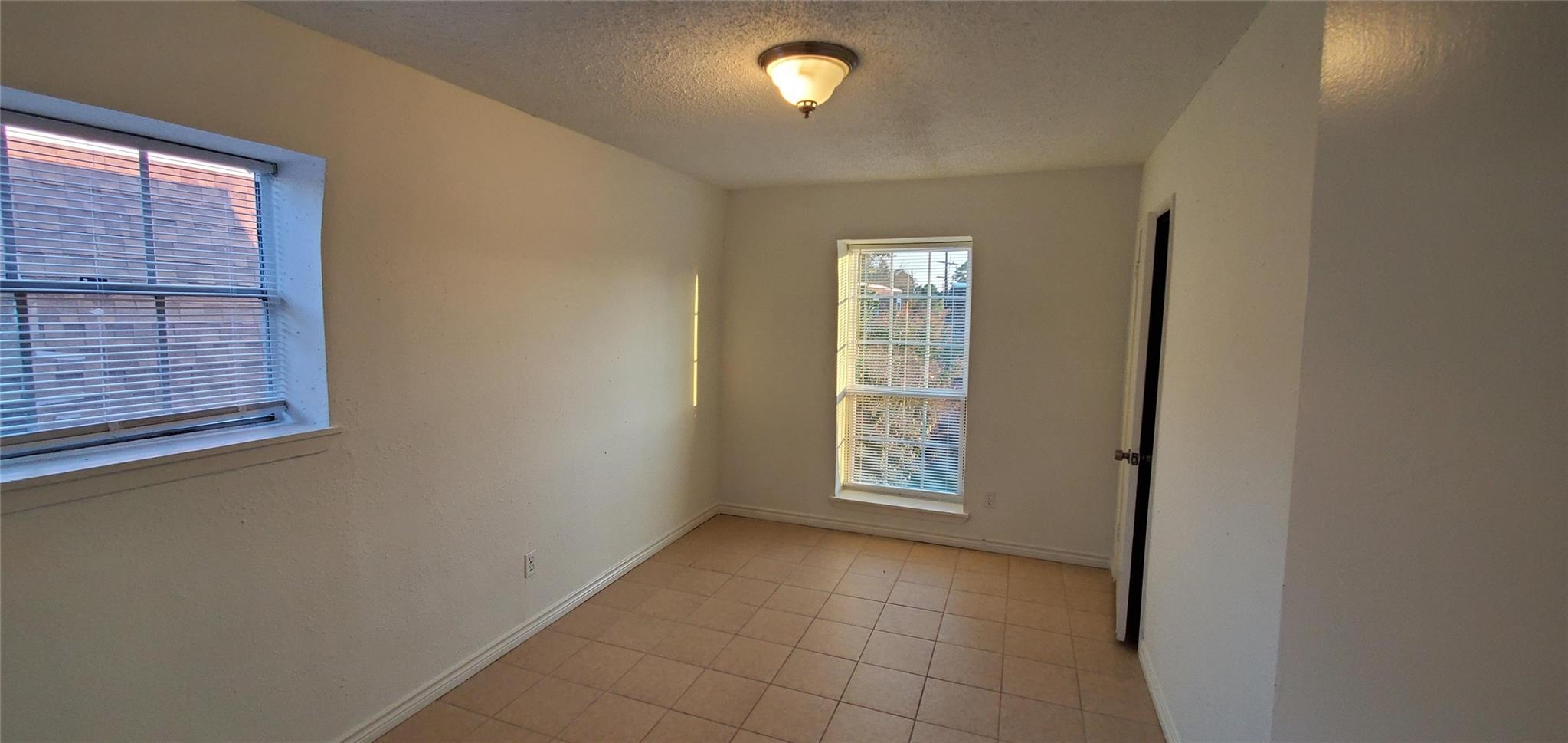 1220 Shadowdale Drive # 20