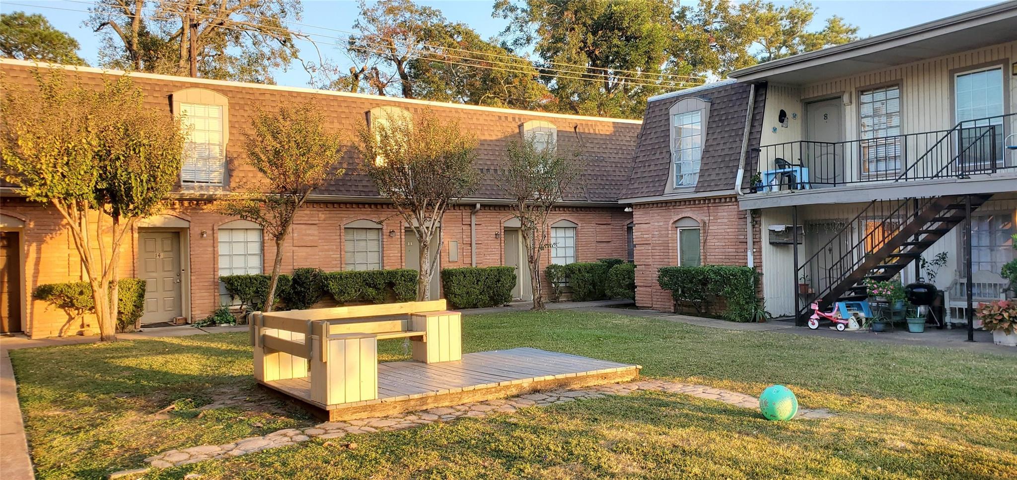 1220 Shadowdale Drive # 20