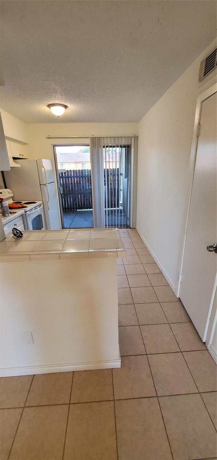1220 Shadowdale Drive # 20