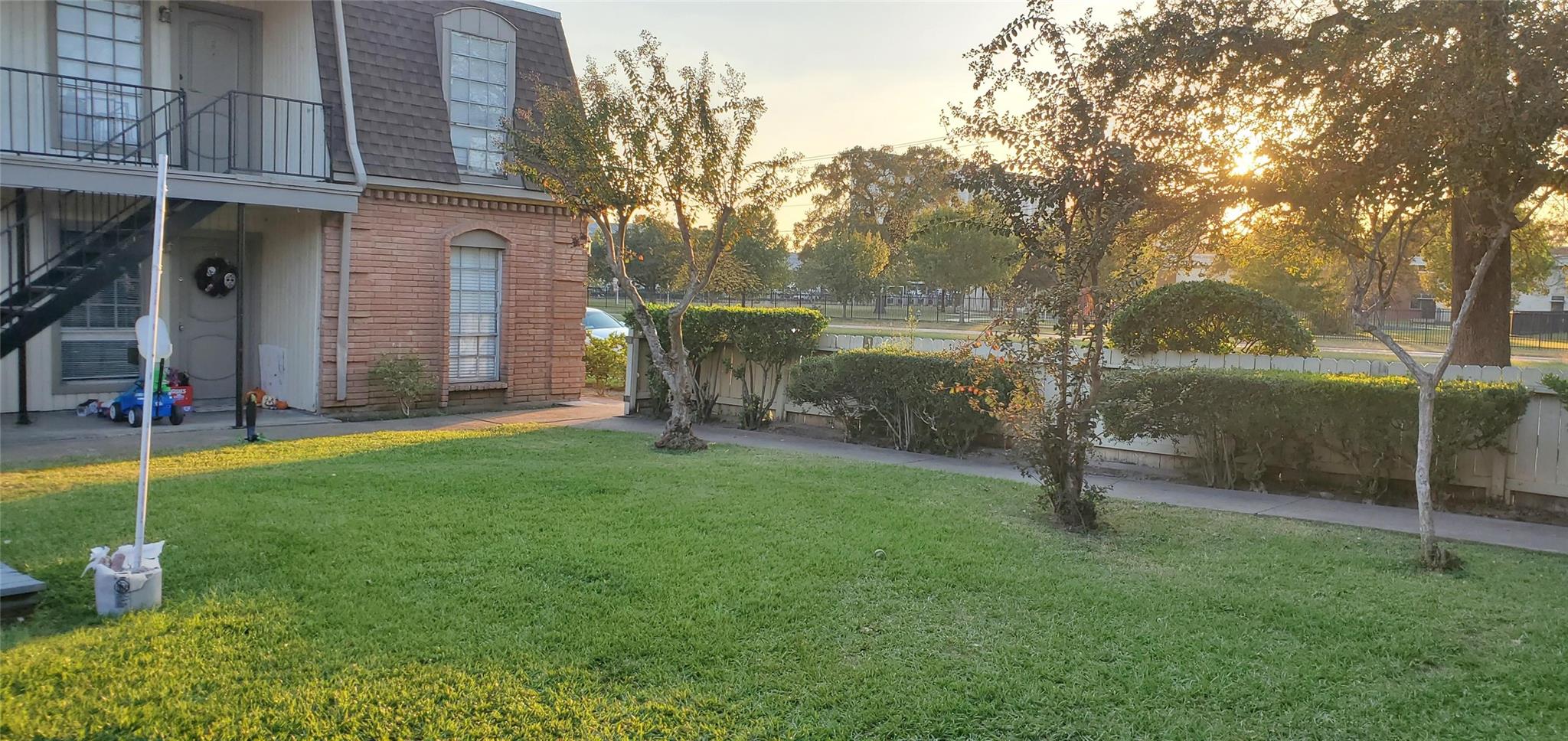 1220 Shadowdale Drive # 20