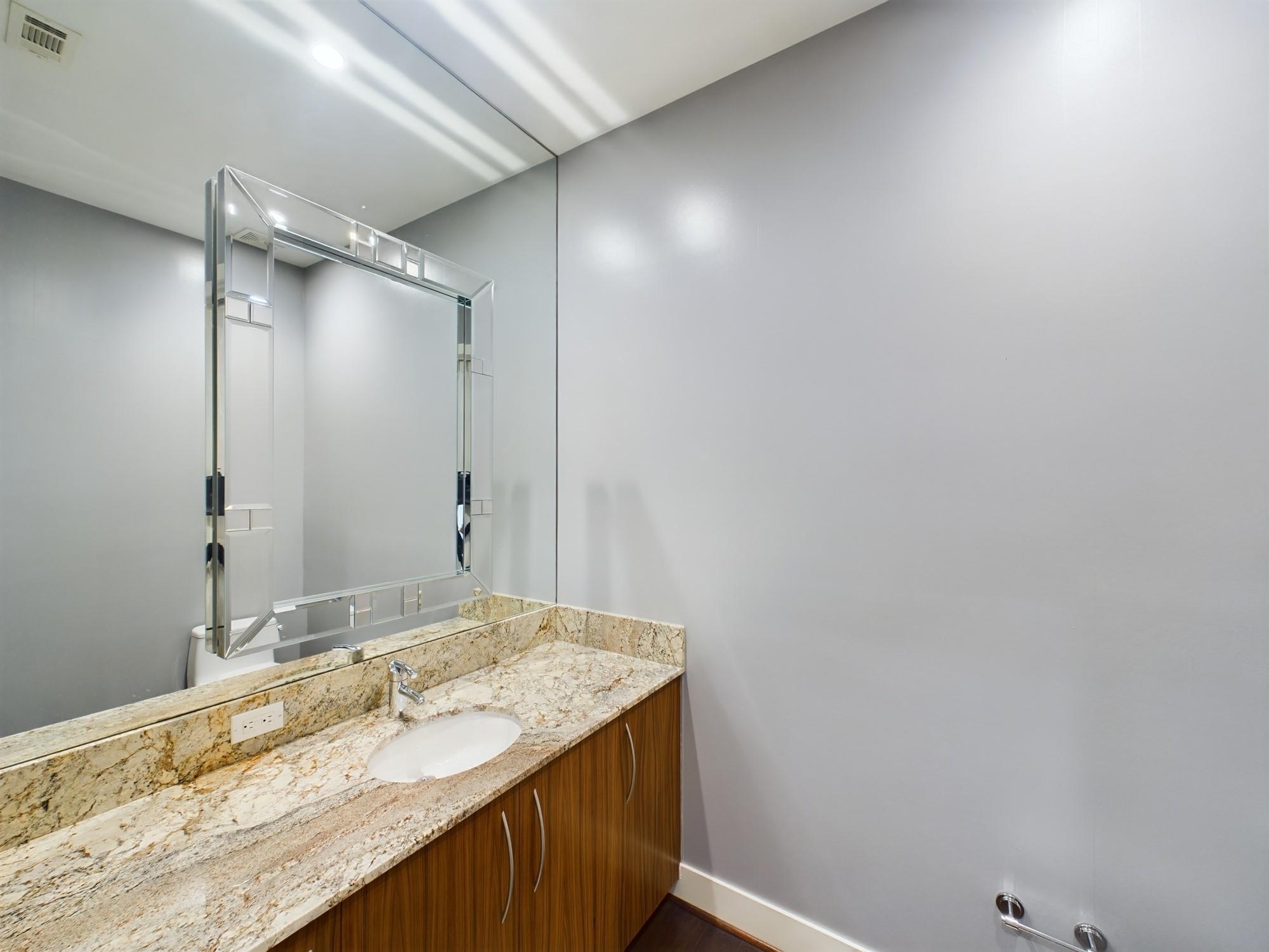 1600 Post Oak Boulevard # 1803