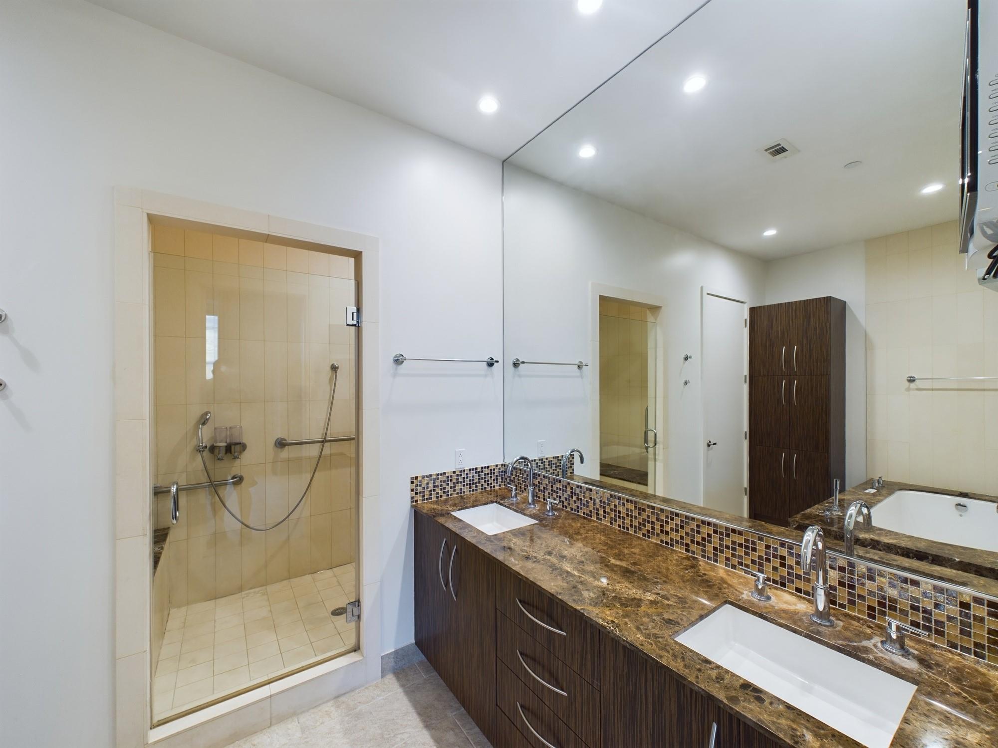 1600 Post Oak Boulevard # 1803