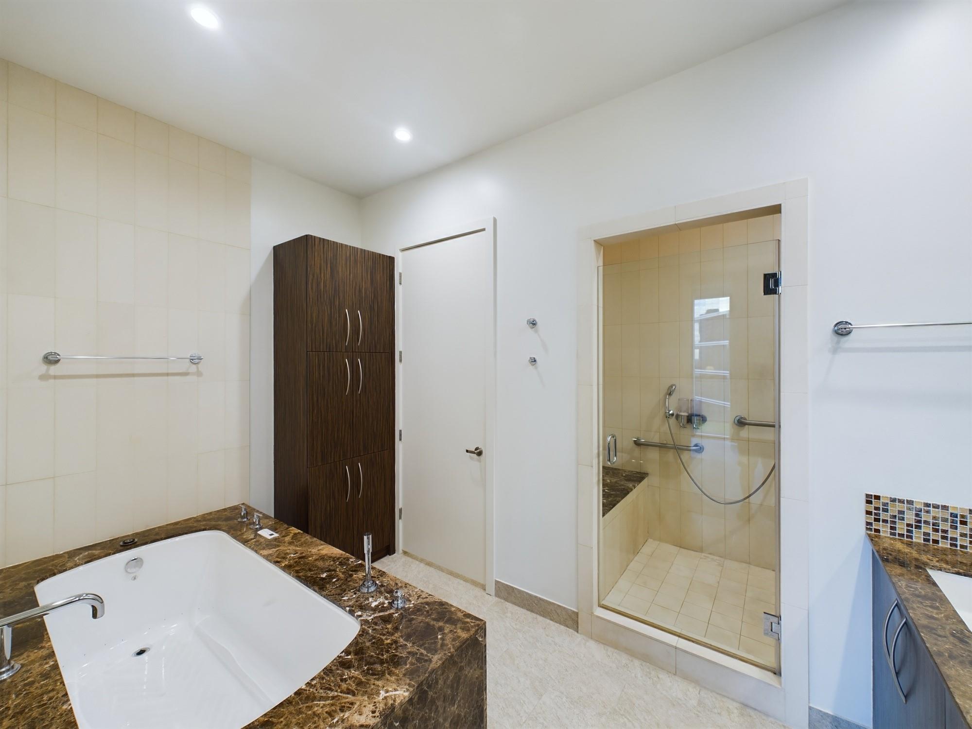 1600 Post Oak Boulevard # 1803