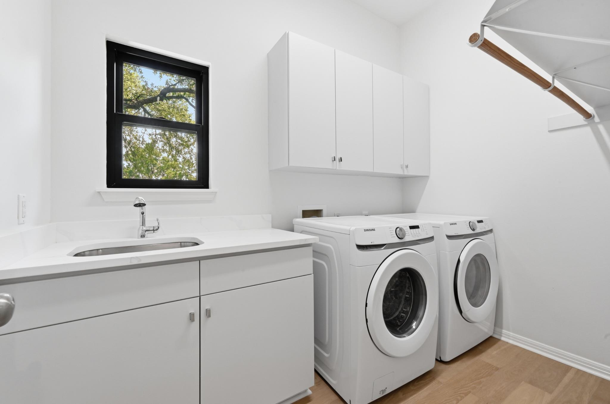 1107 Bowie RD