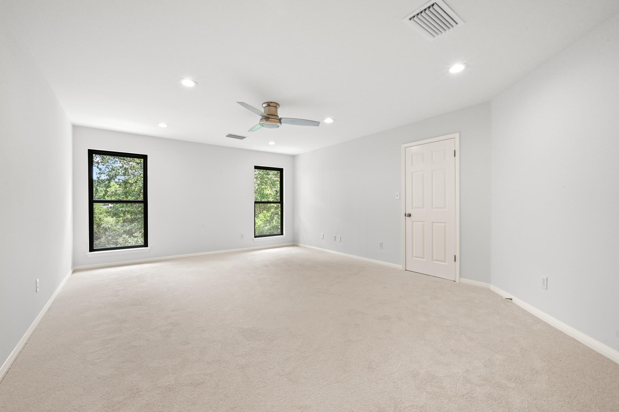 1107 Bowie RD