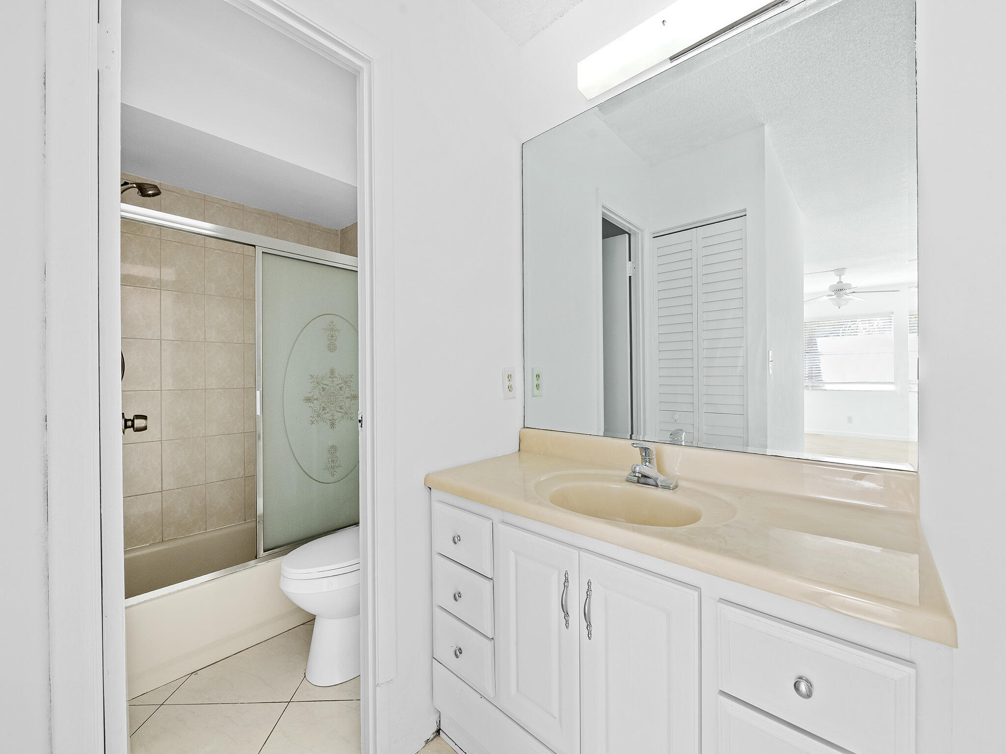 1 Jacaranda Country Club Drive 202