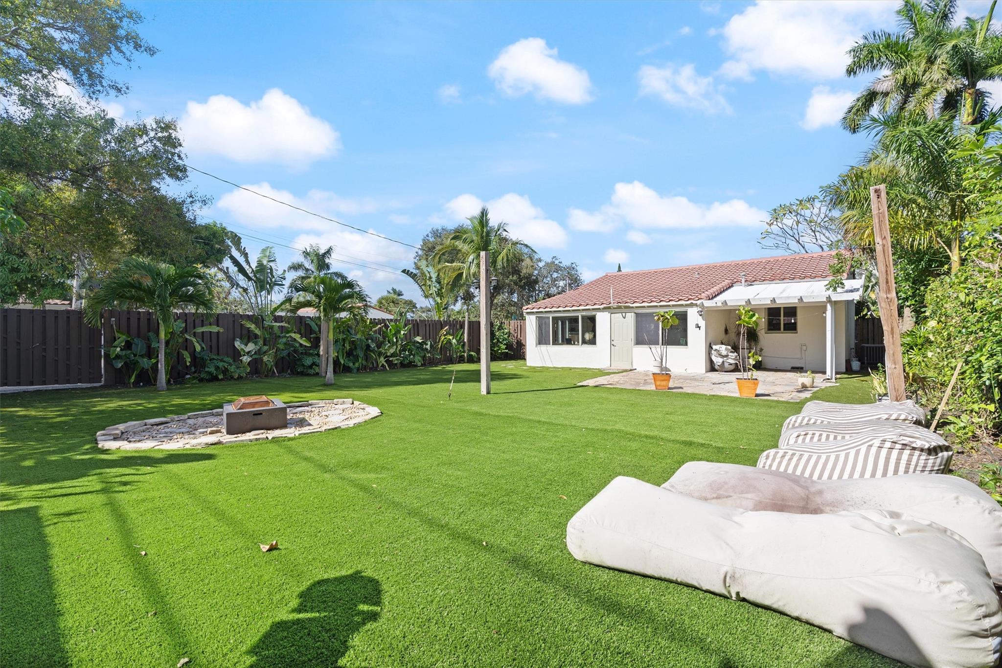 520 SW 12th Ct