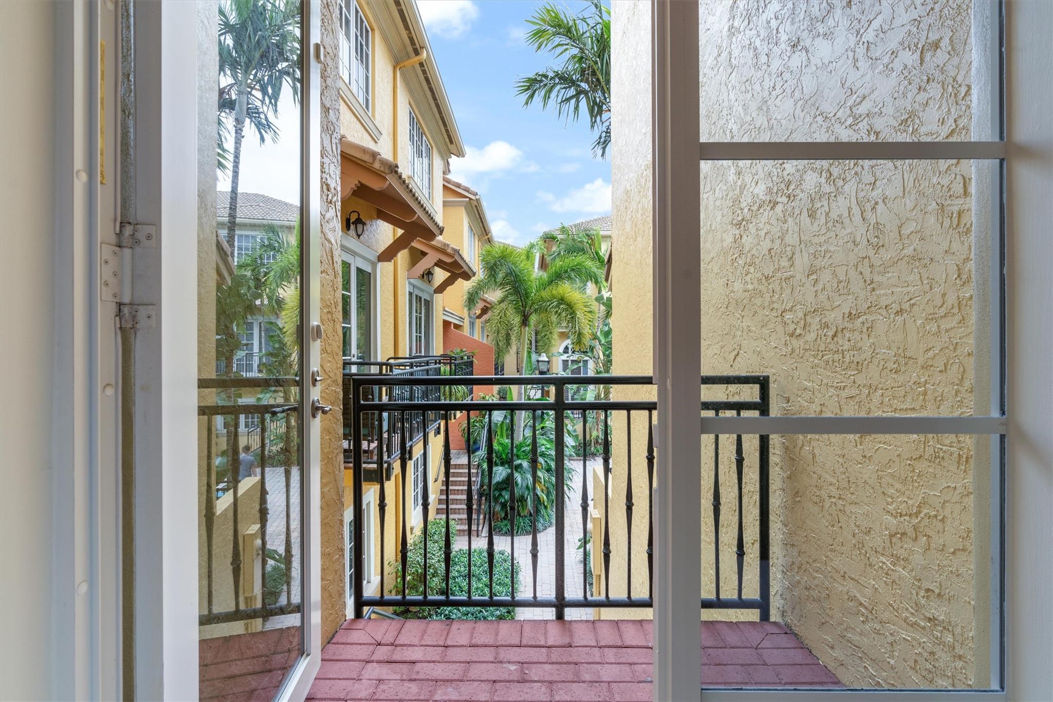 506 SE 7th St 306