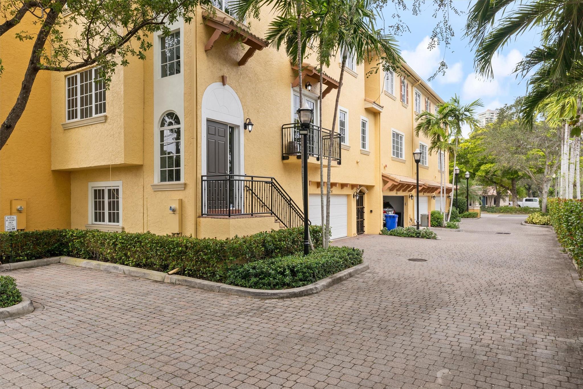 506 SE 7th St 306