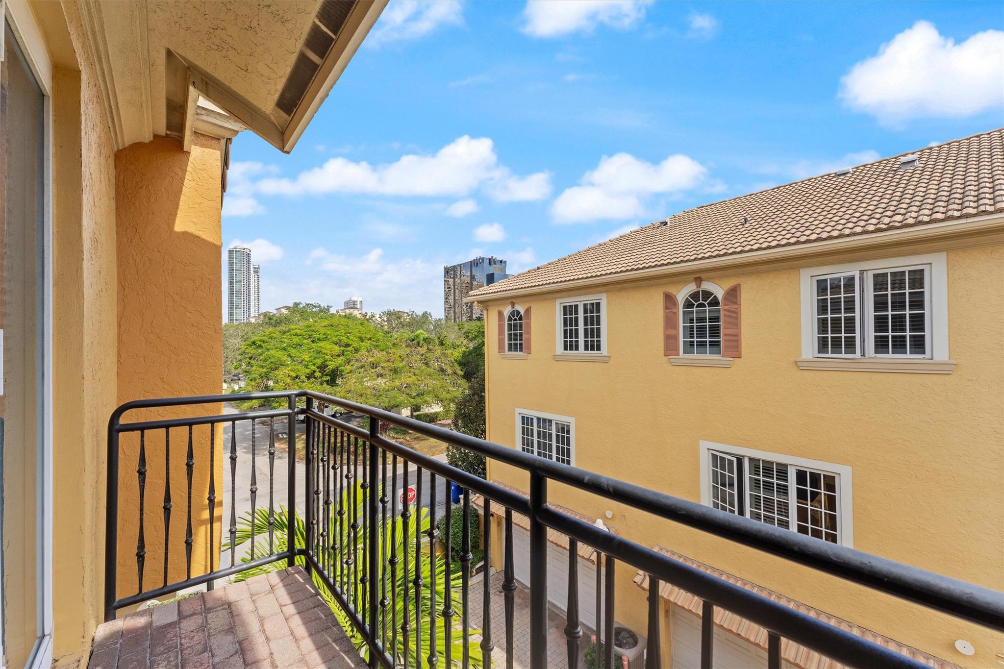 500 SE 7th St 102