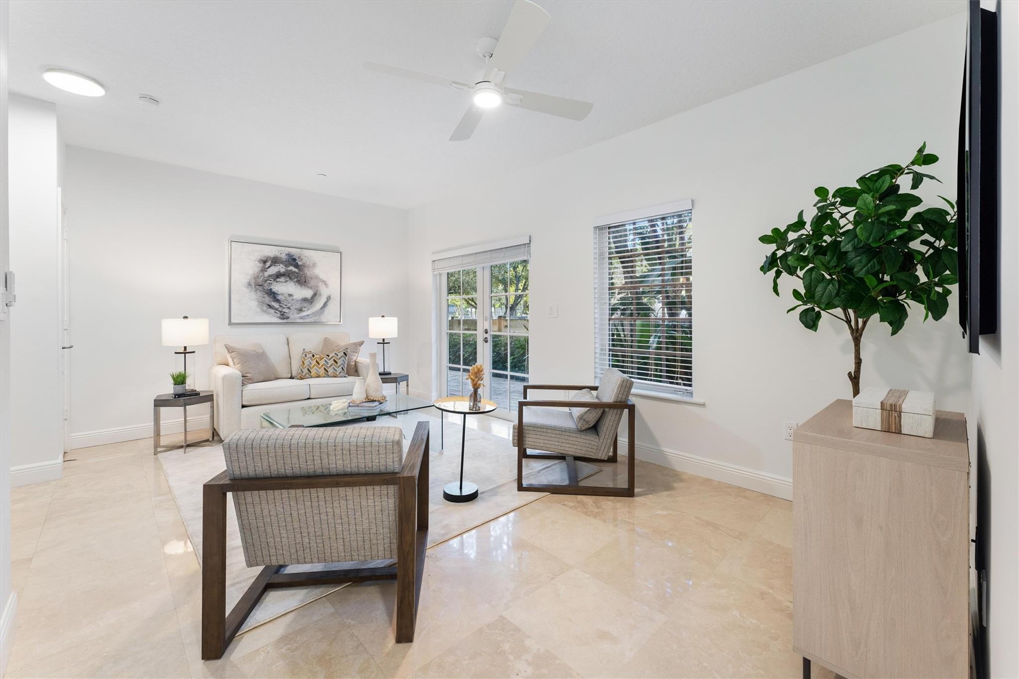 500 SE 7th St 102