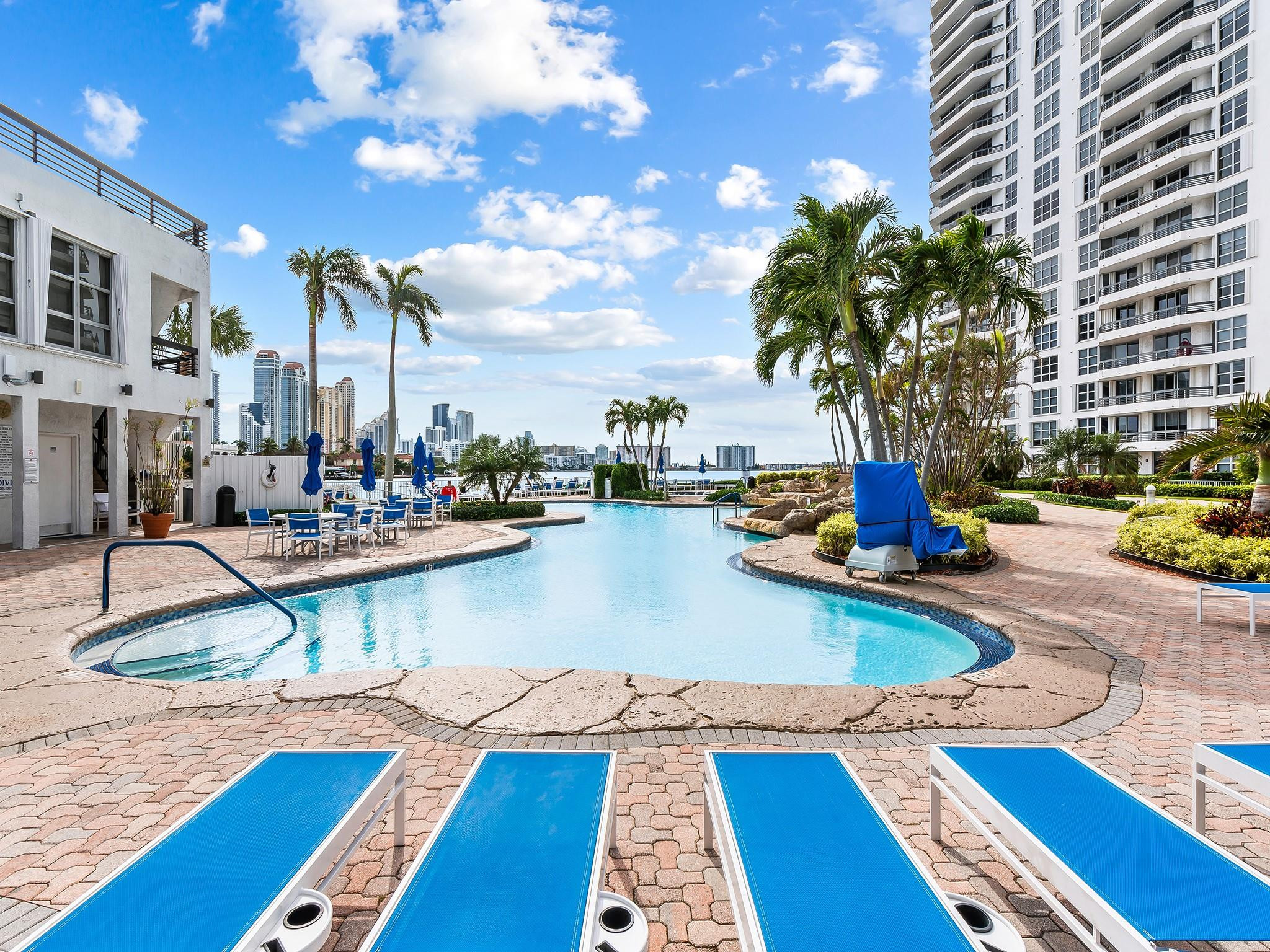 19101 Mystic Pointe Dr 1208